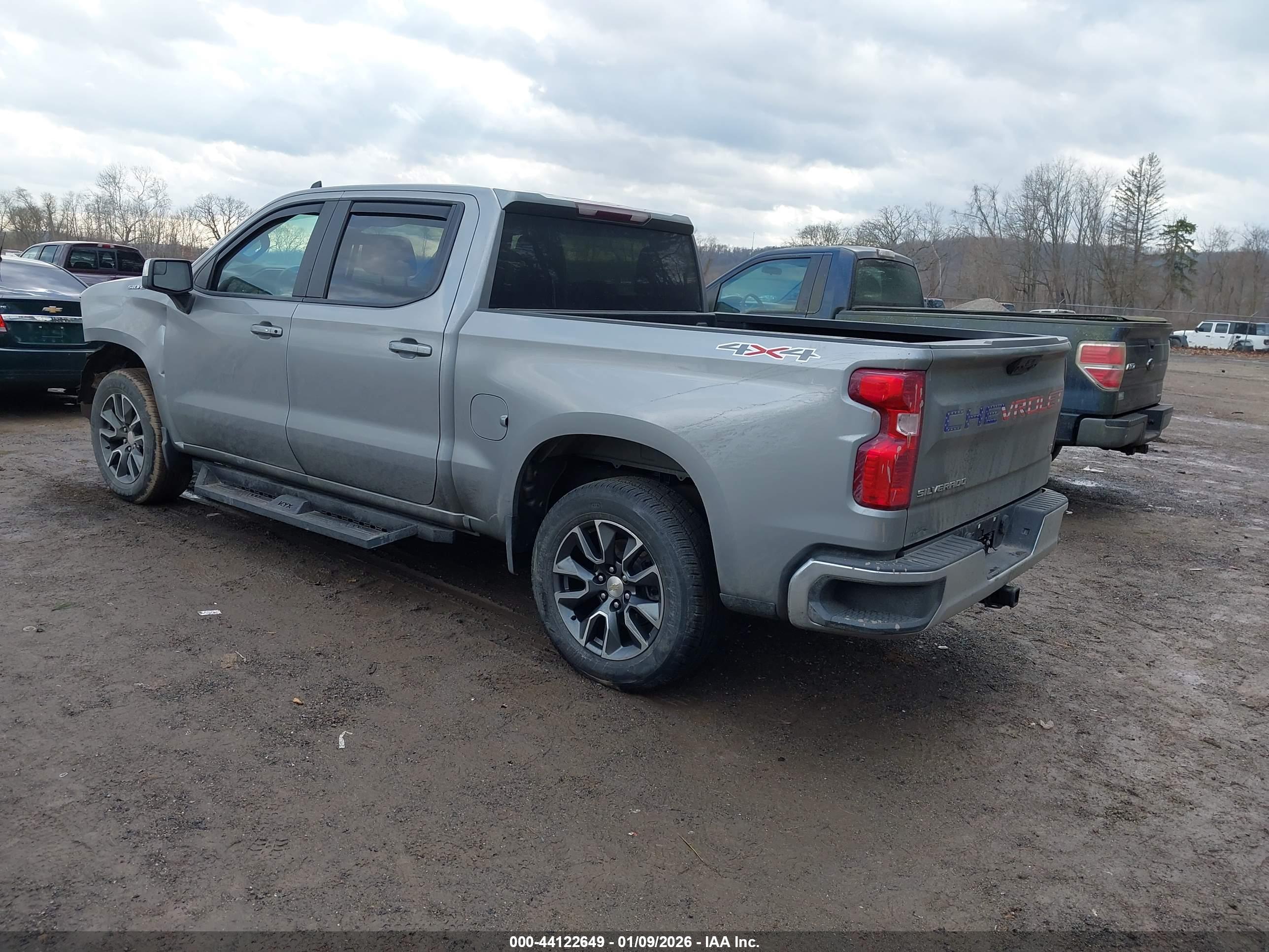 CHEVROLET SILVERADO image 3