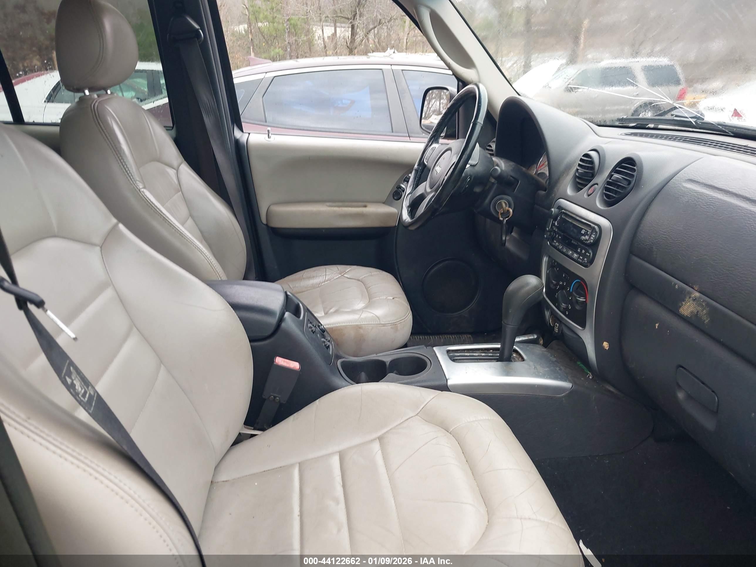 JEEP LIBERTY image 5