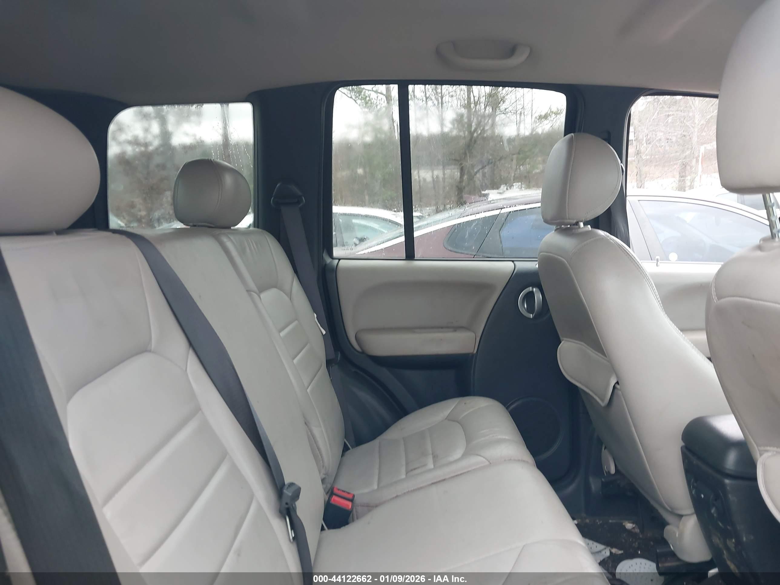 JEEP LIBERTY image 8