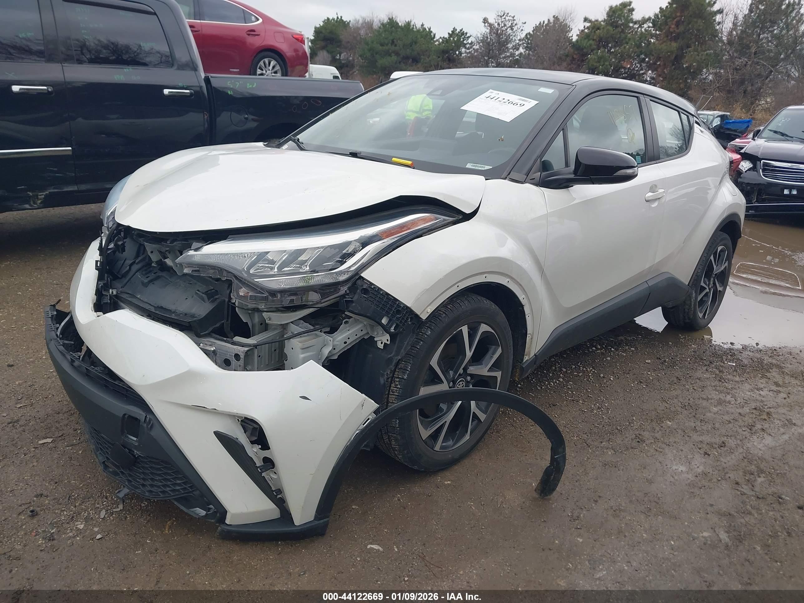 TOYOTA C-HR image 2