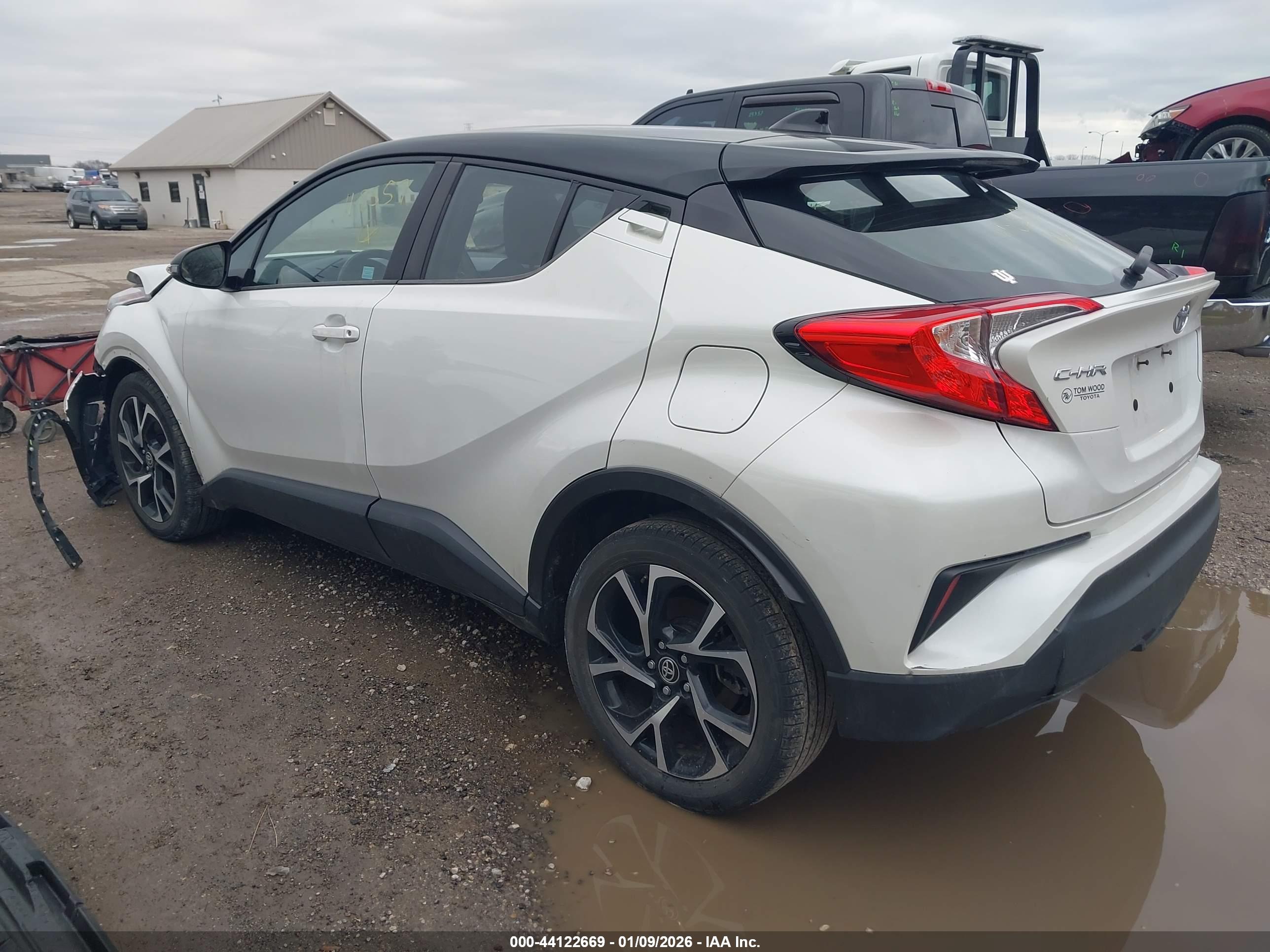TOYOTA C-HR image 3