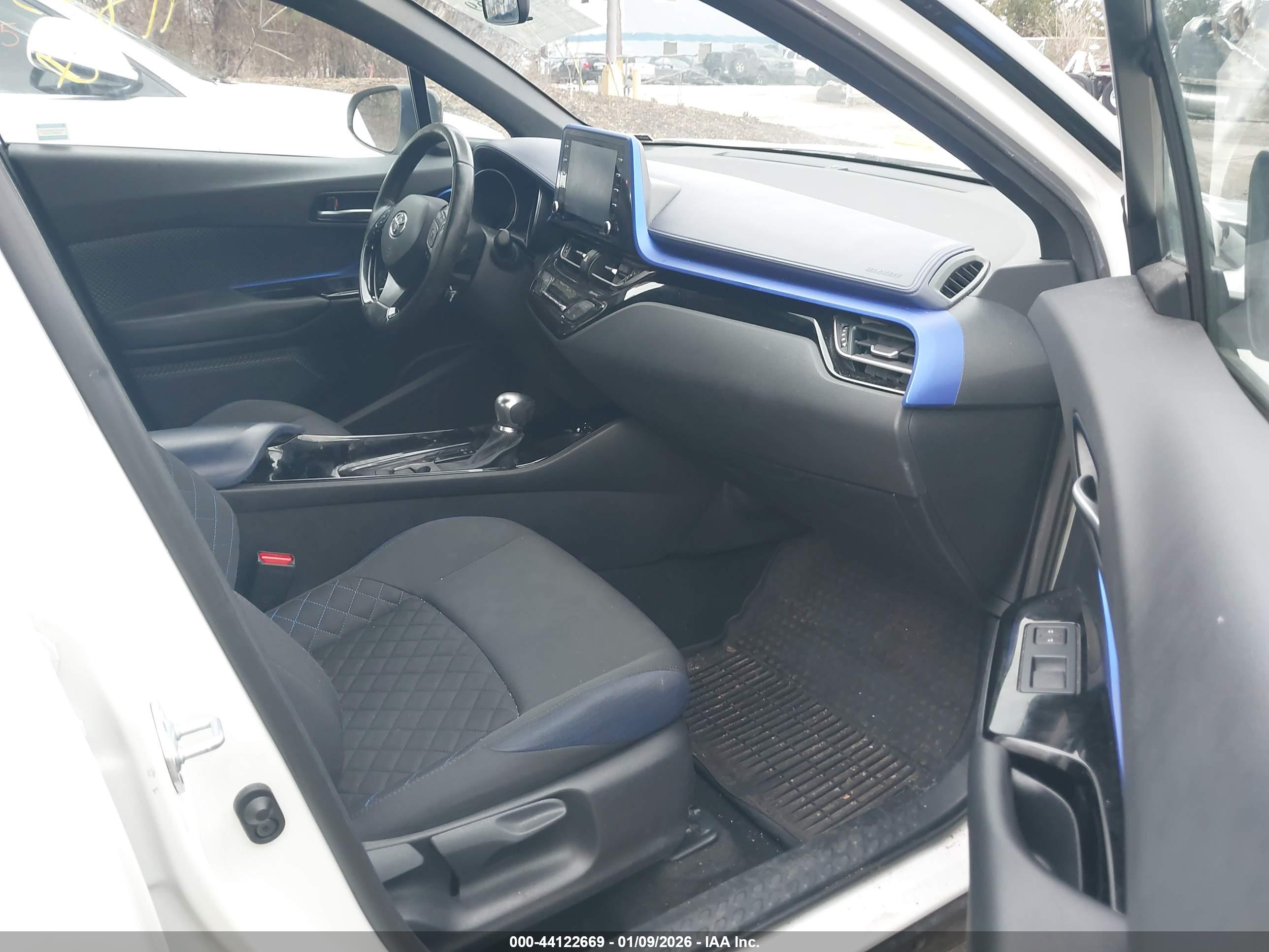 TOYOTA C-HR image 5