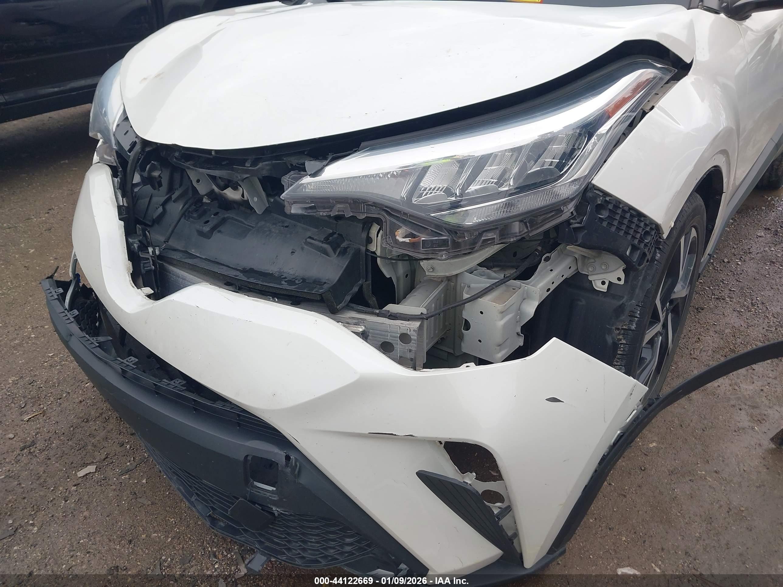 TOYOTA C-HR image 6