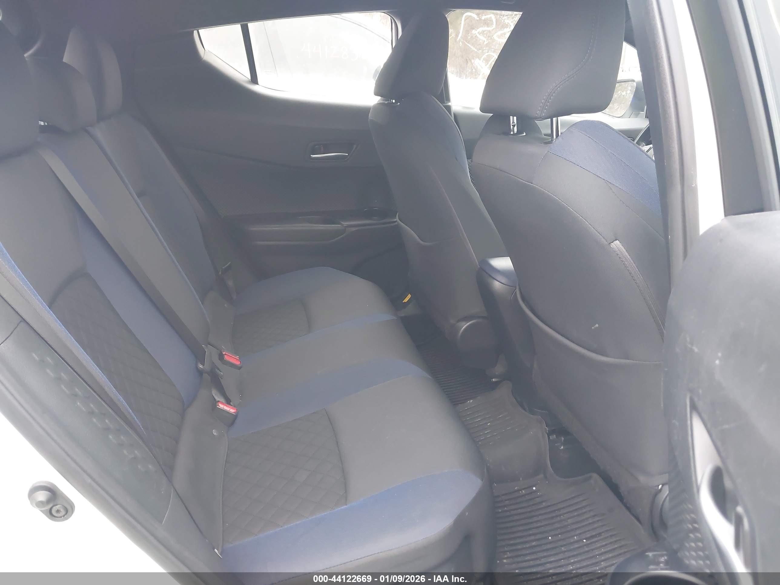 TOYOTA C-HR image 8