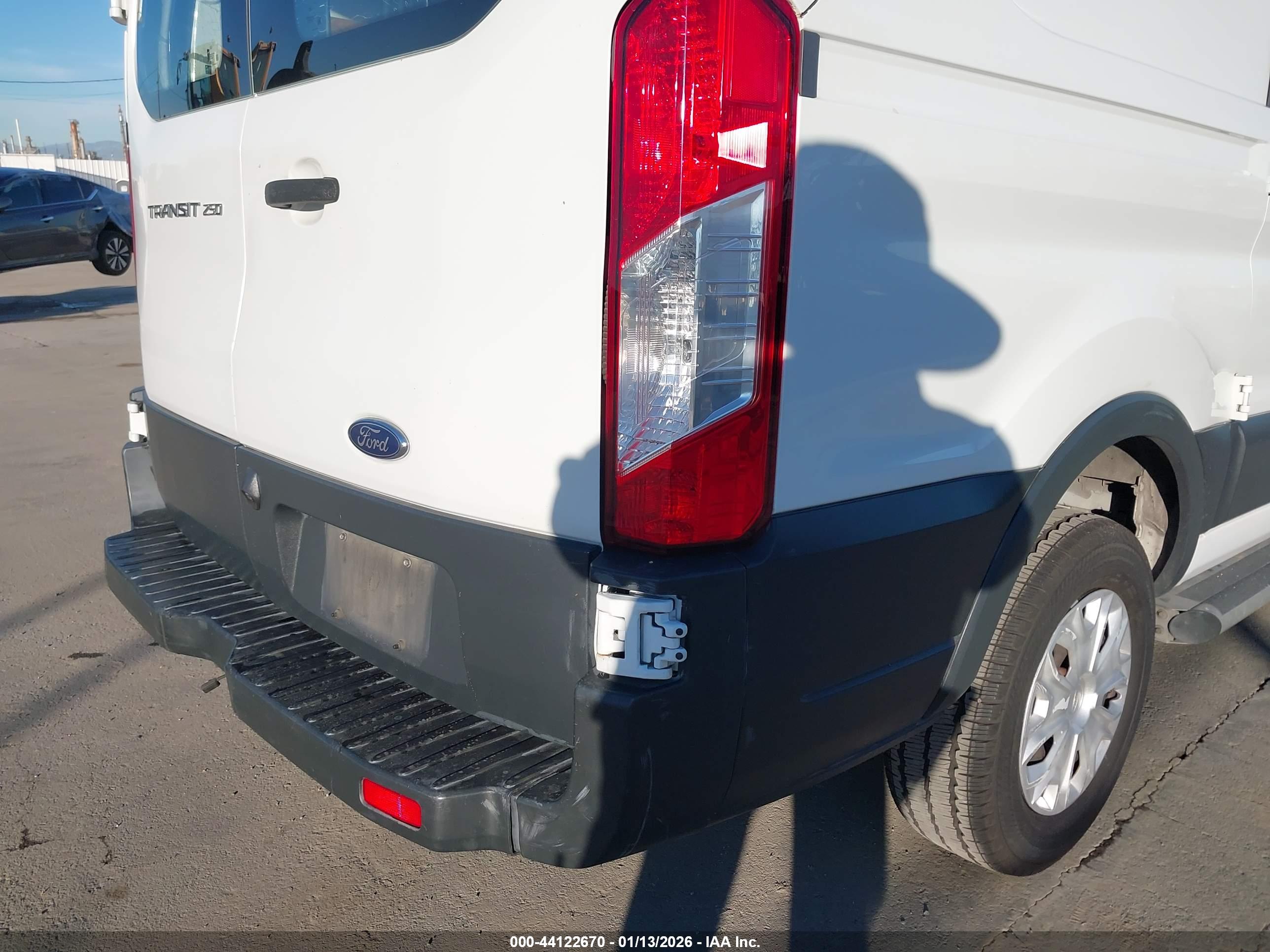 FORD TRANSIT-250 image 6