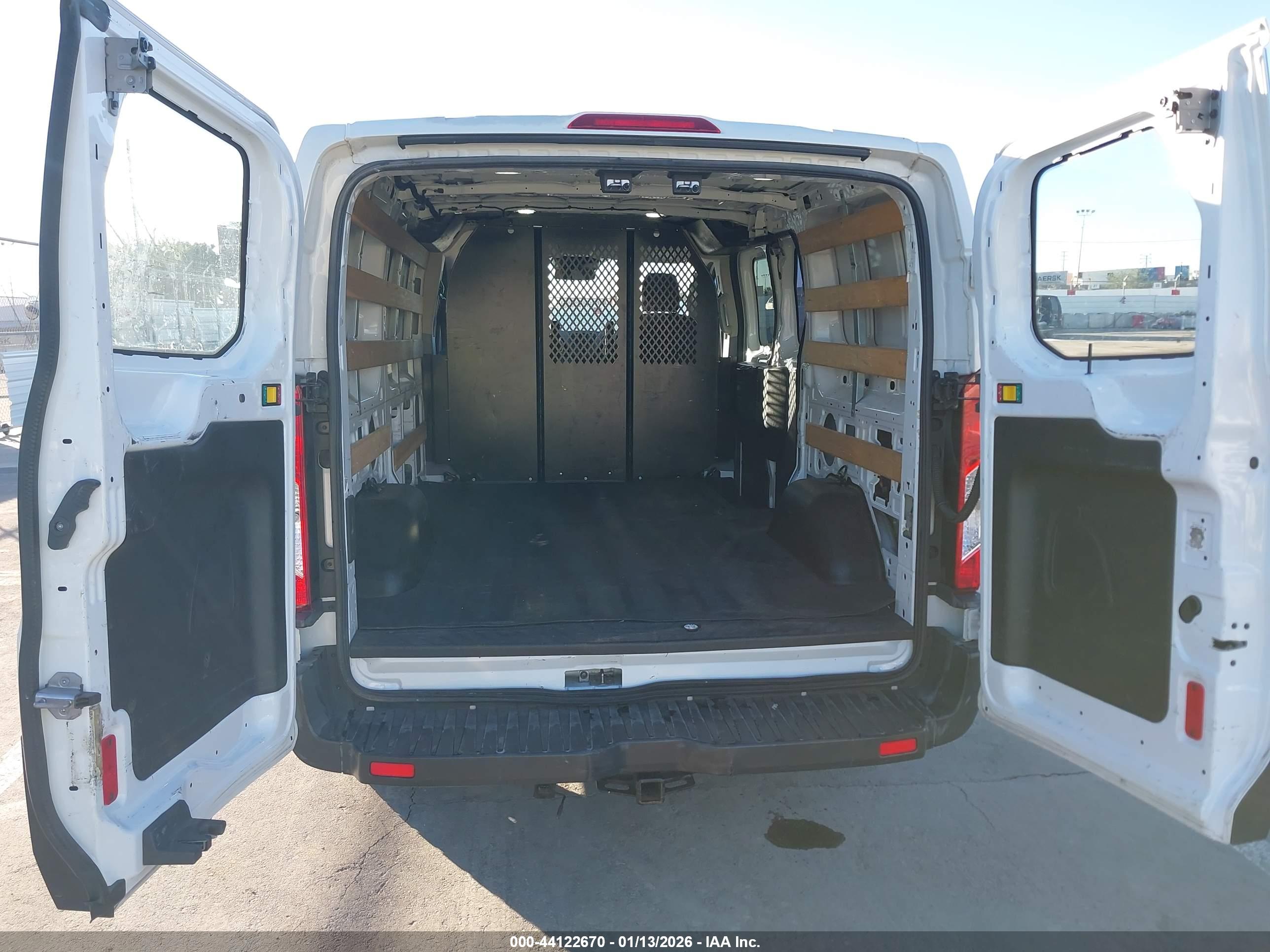 FORD TRANSIT-250 image 8