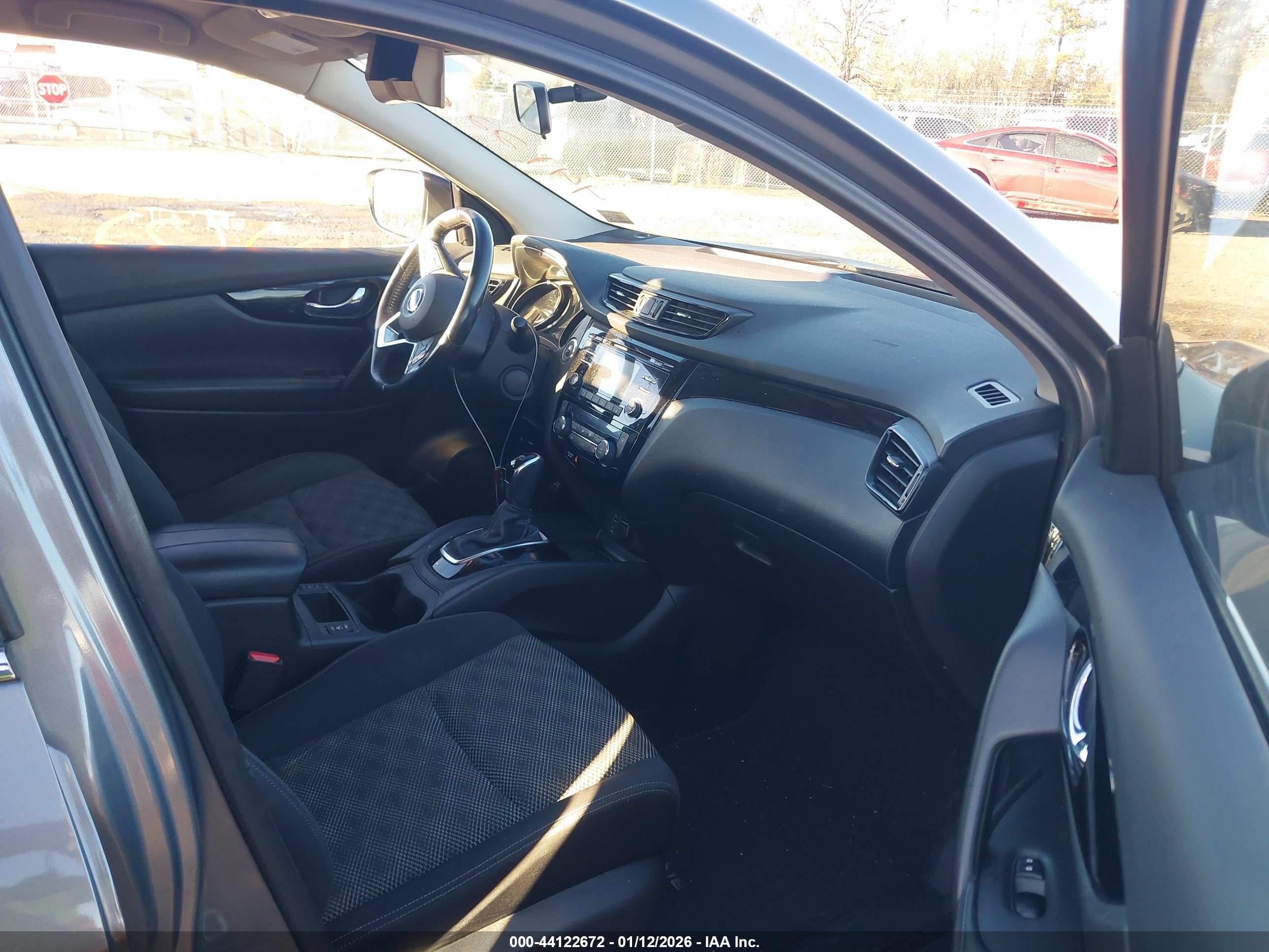 NISSAN ROGUE image 5