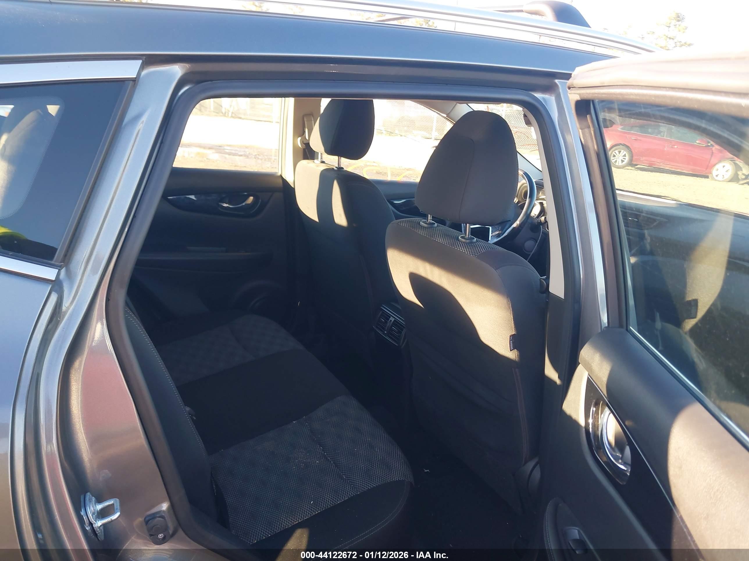 NISSAN ROGUE image 8