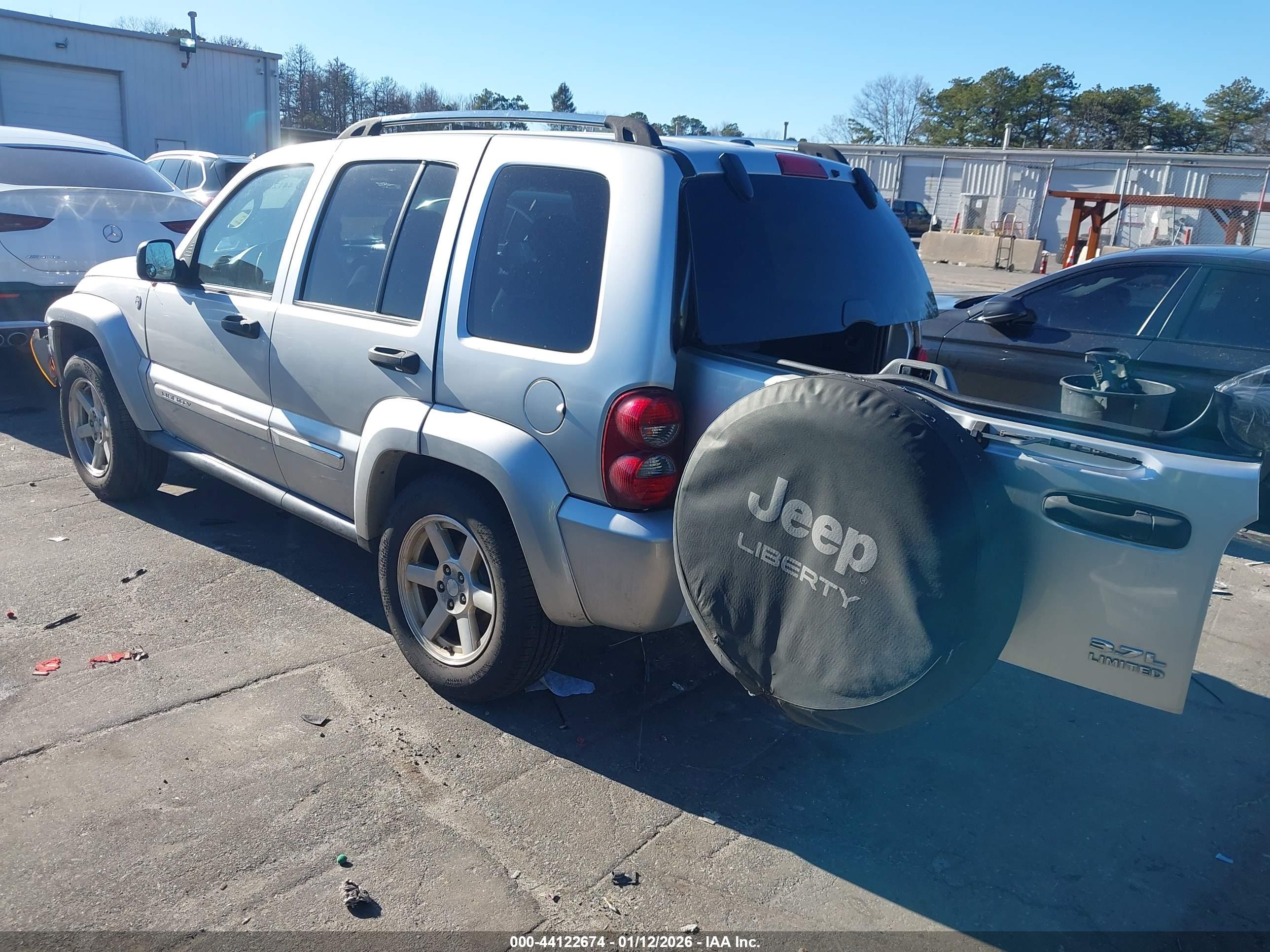 JEEP LIBERTY image 3