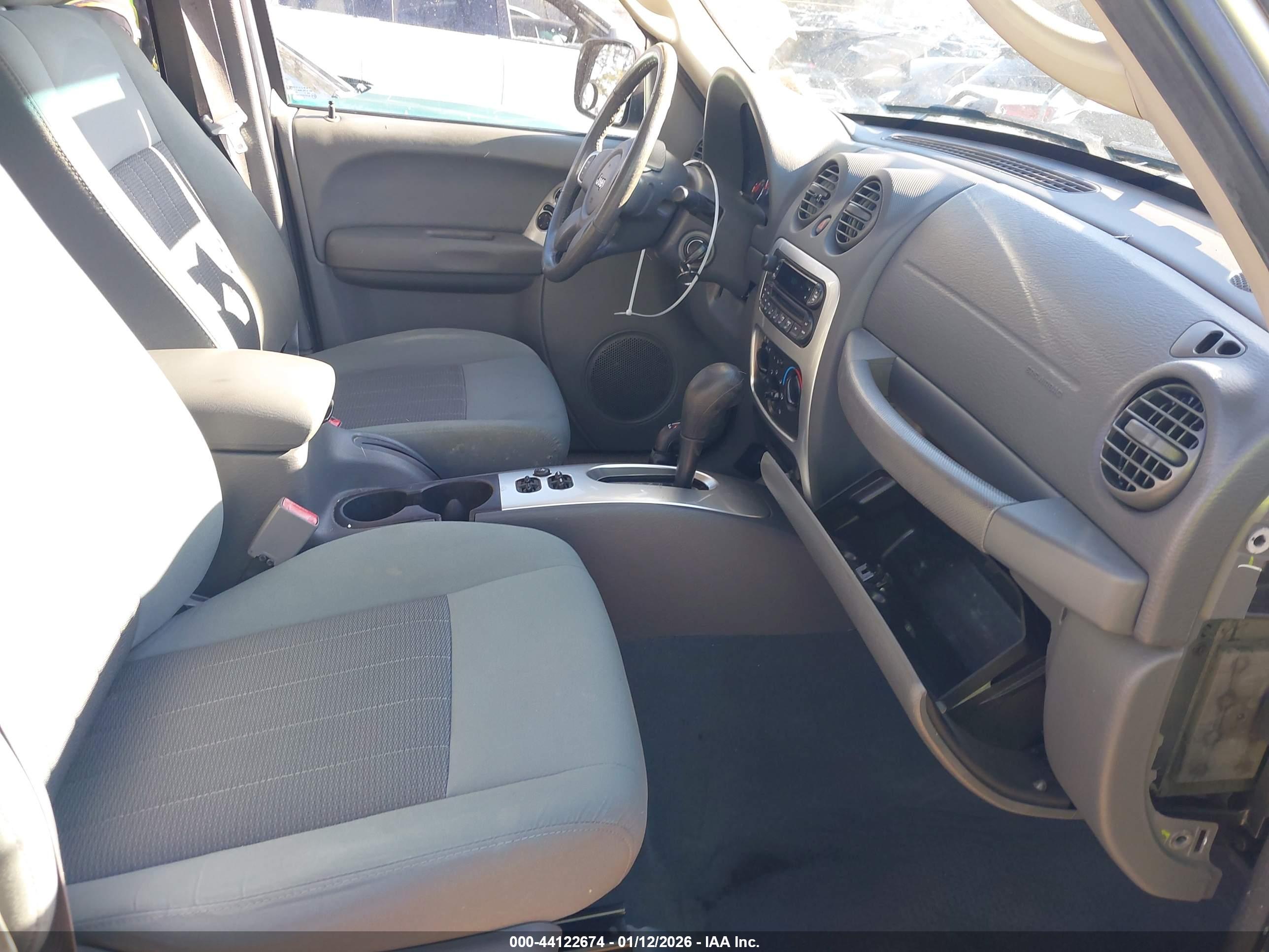 JEEP LIBERTY image 5