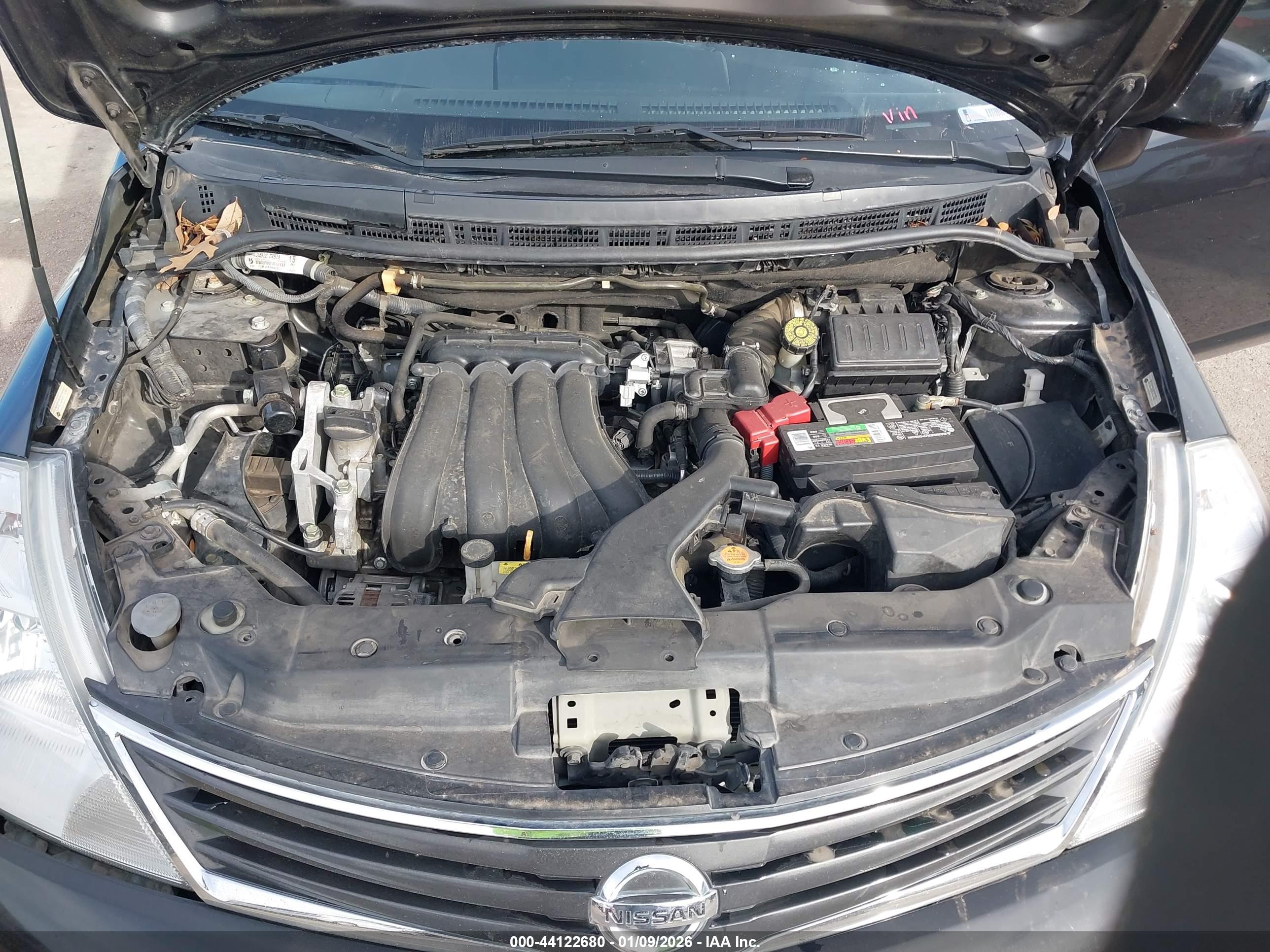 NISSAN VERSA image 10