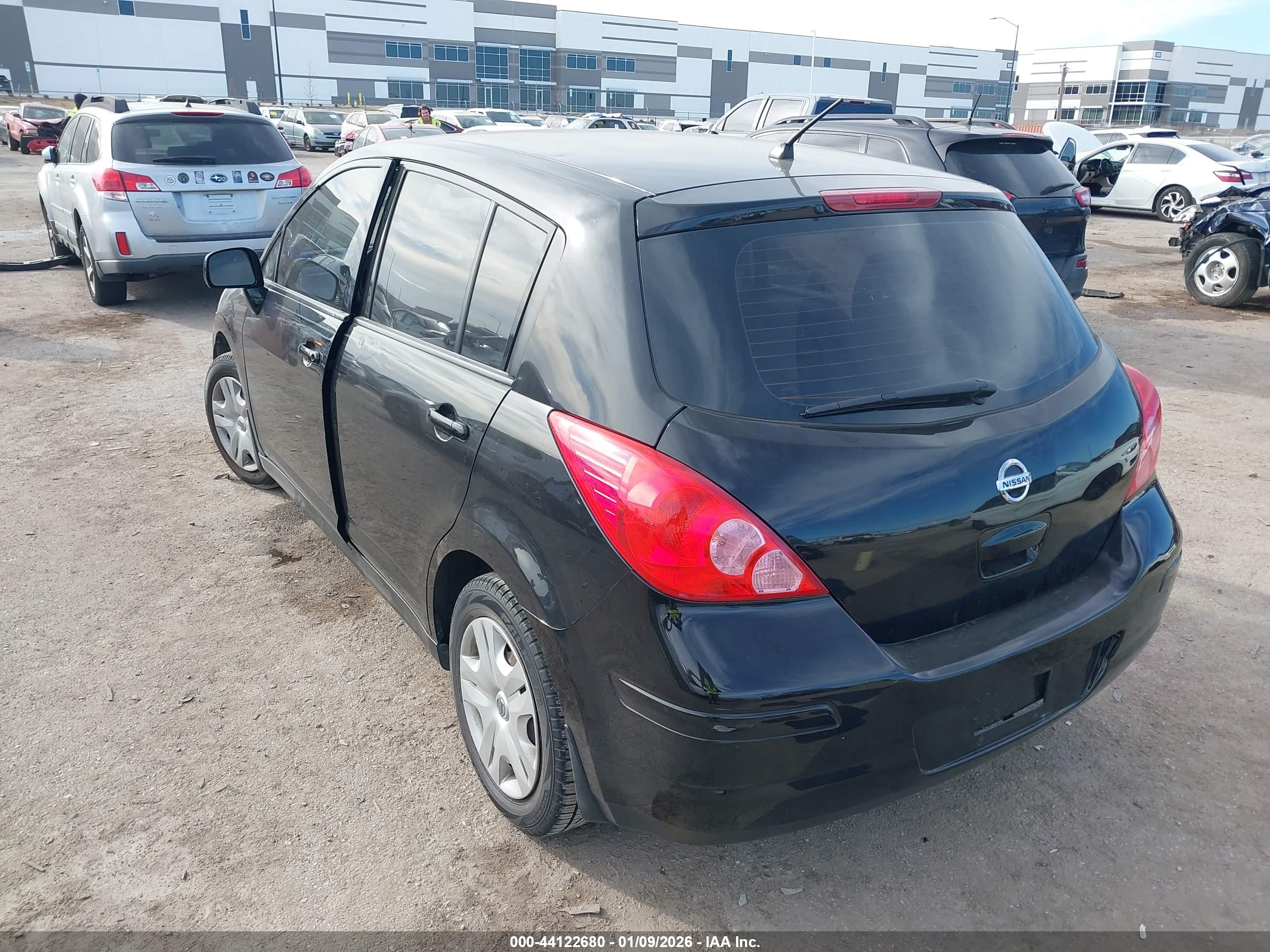 NISSAN VERSA image 3
