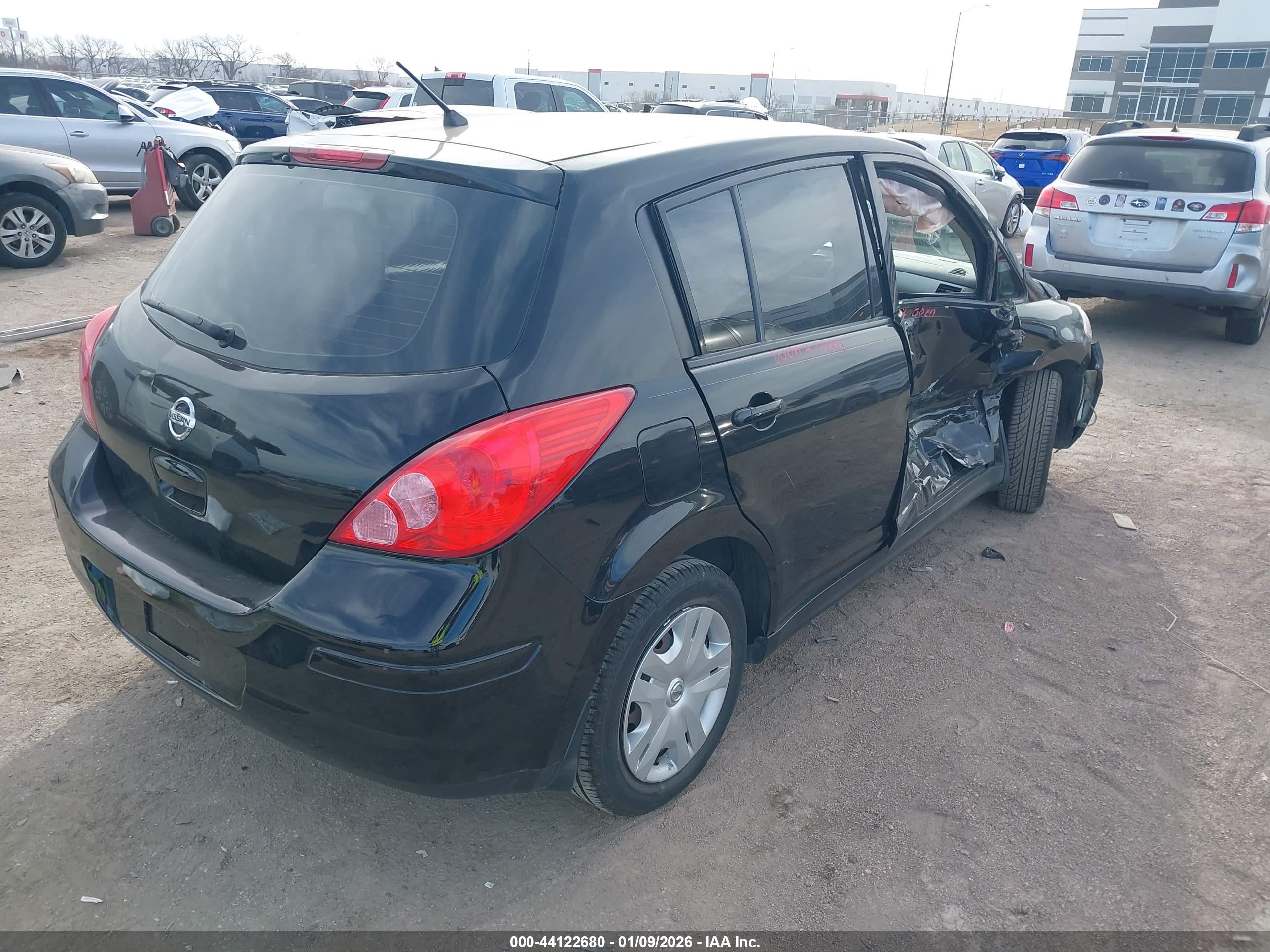 NISSAN VERSA image 4