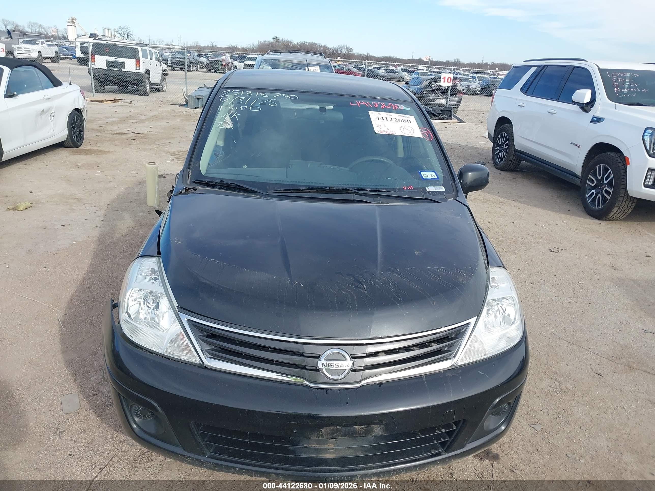 NISSAN VERSA image 6