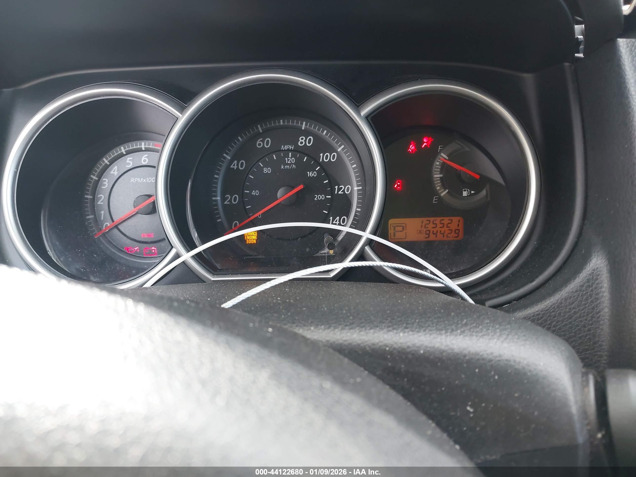 NISSAN VERSA image 7