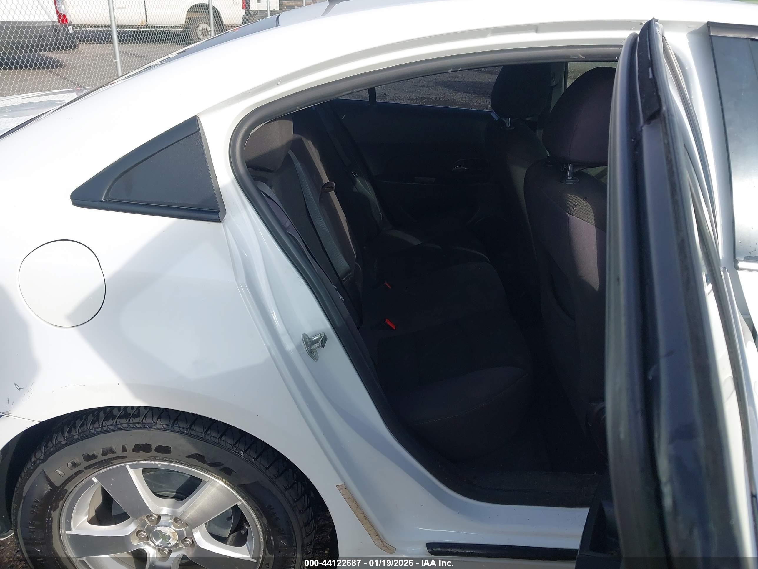 CHEVROLET CRUZE image 8