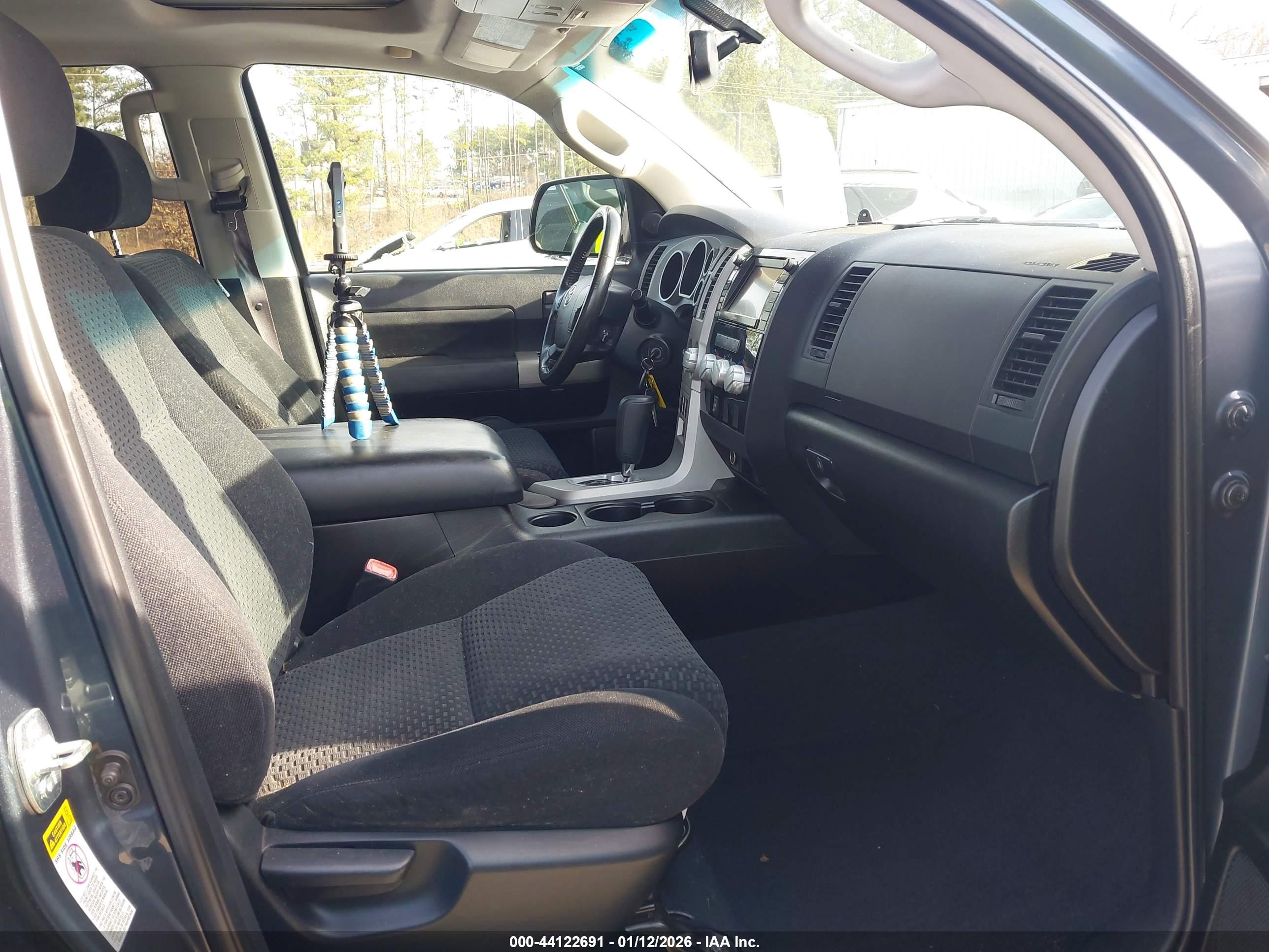 TOYOTA TUNDRA image 5