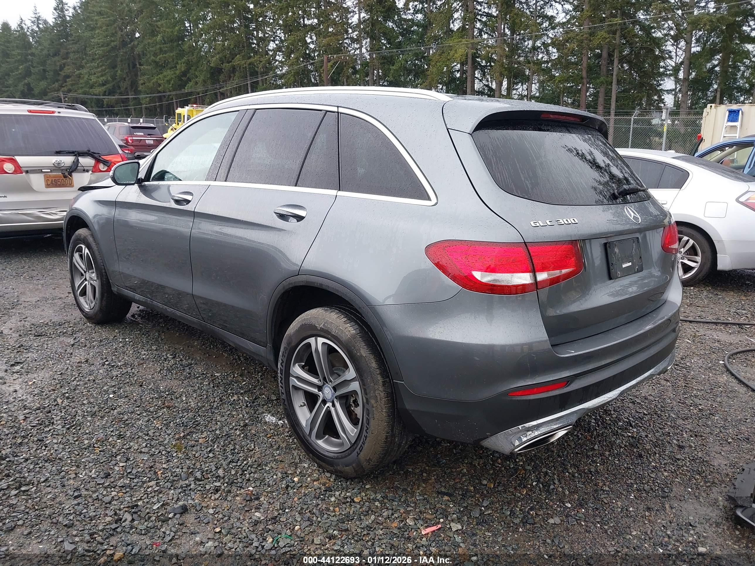 MERCEDES-BENZ GLC image 3