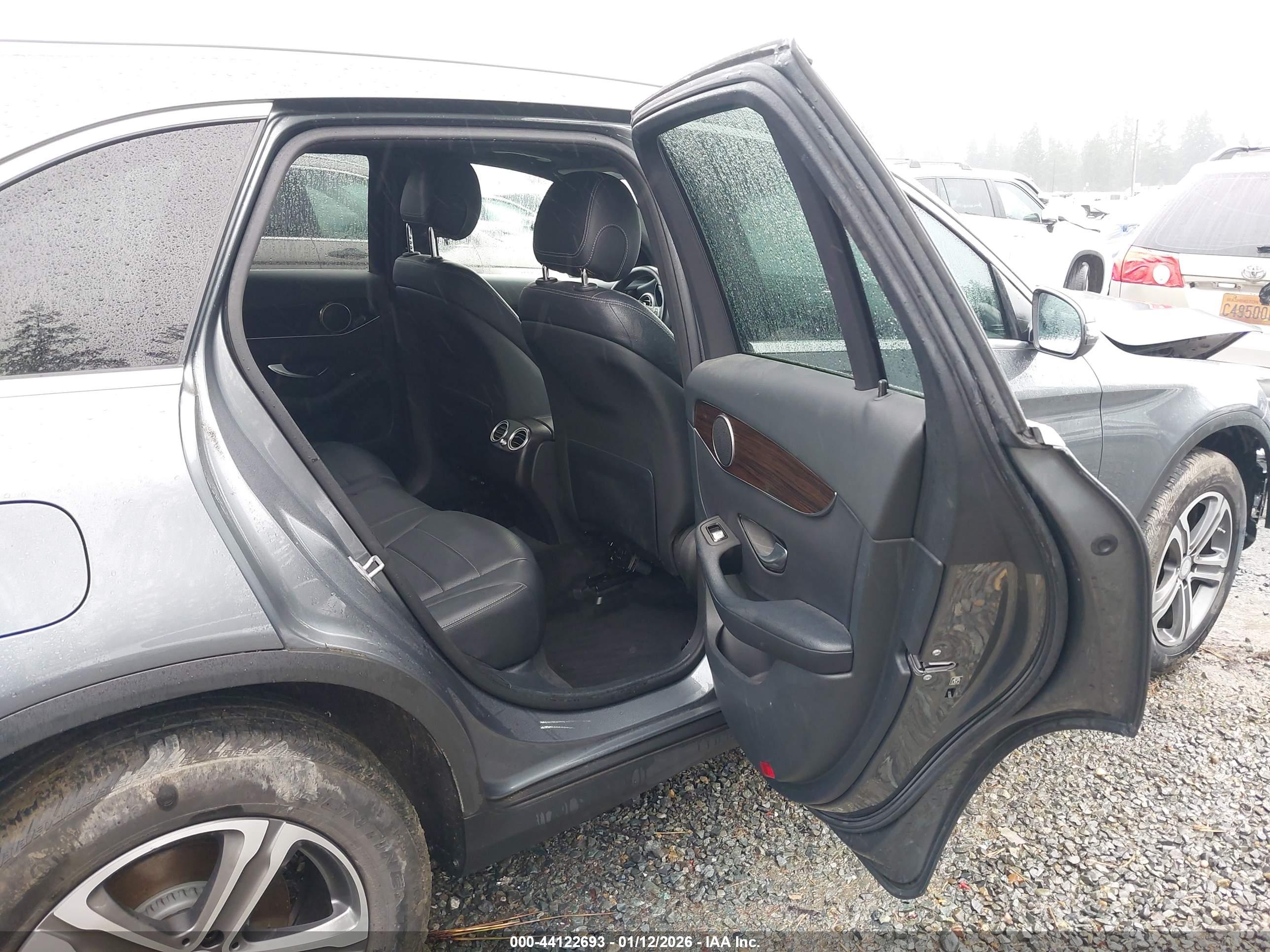 MERCEDES-BENZ GLC image 8