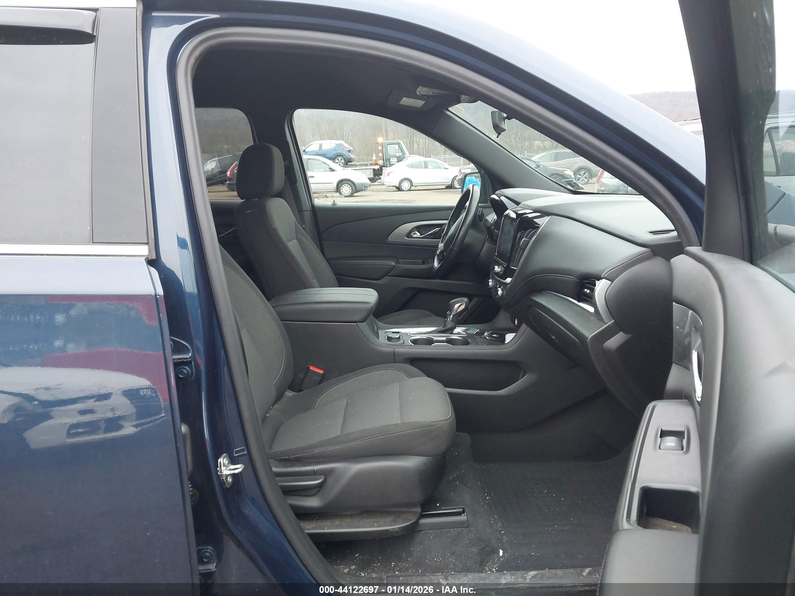 CHEVROLET TRAVERSE image 5
