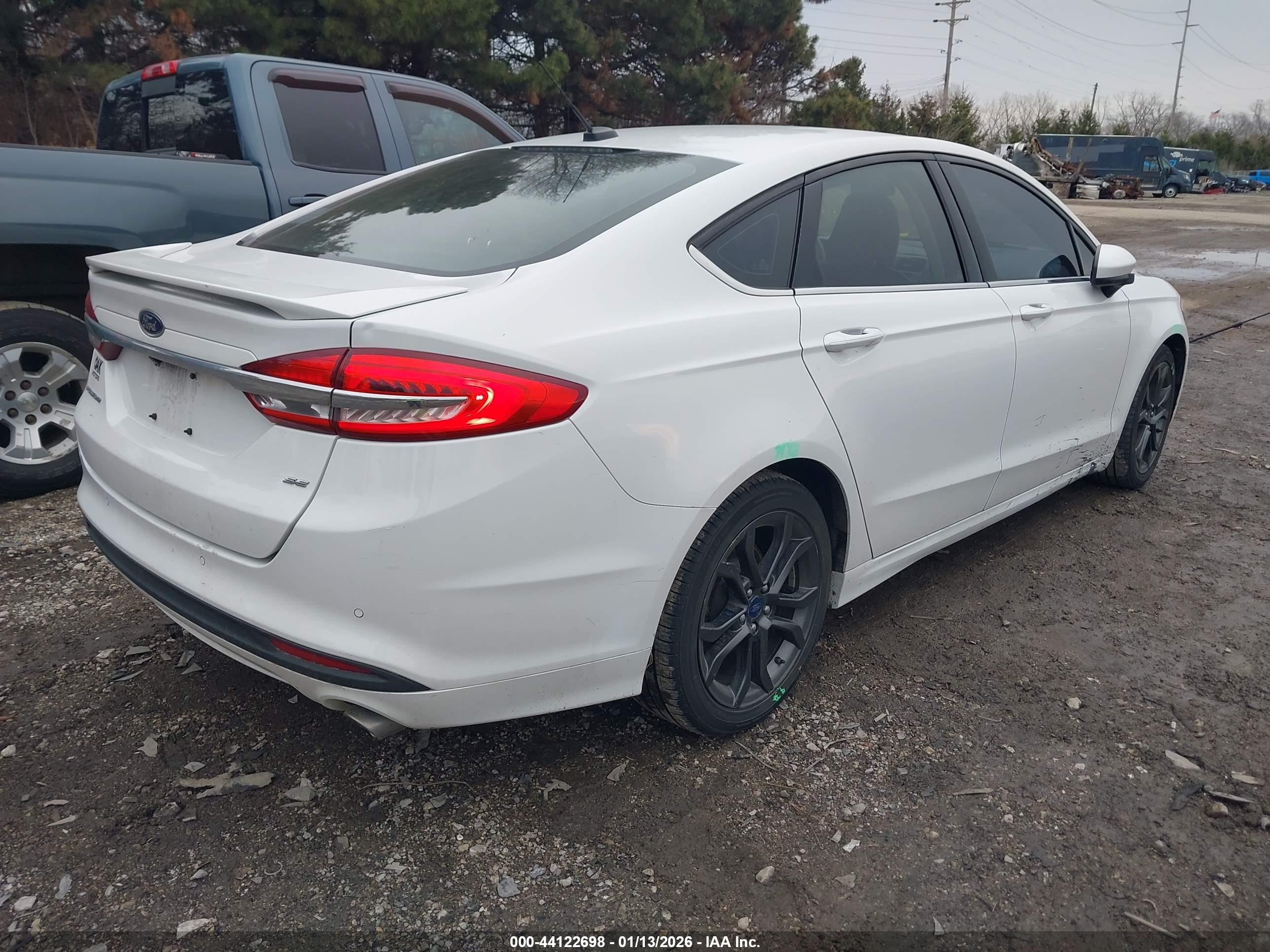 FORD FUSION image 4