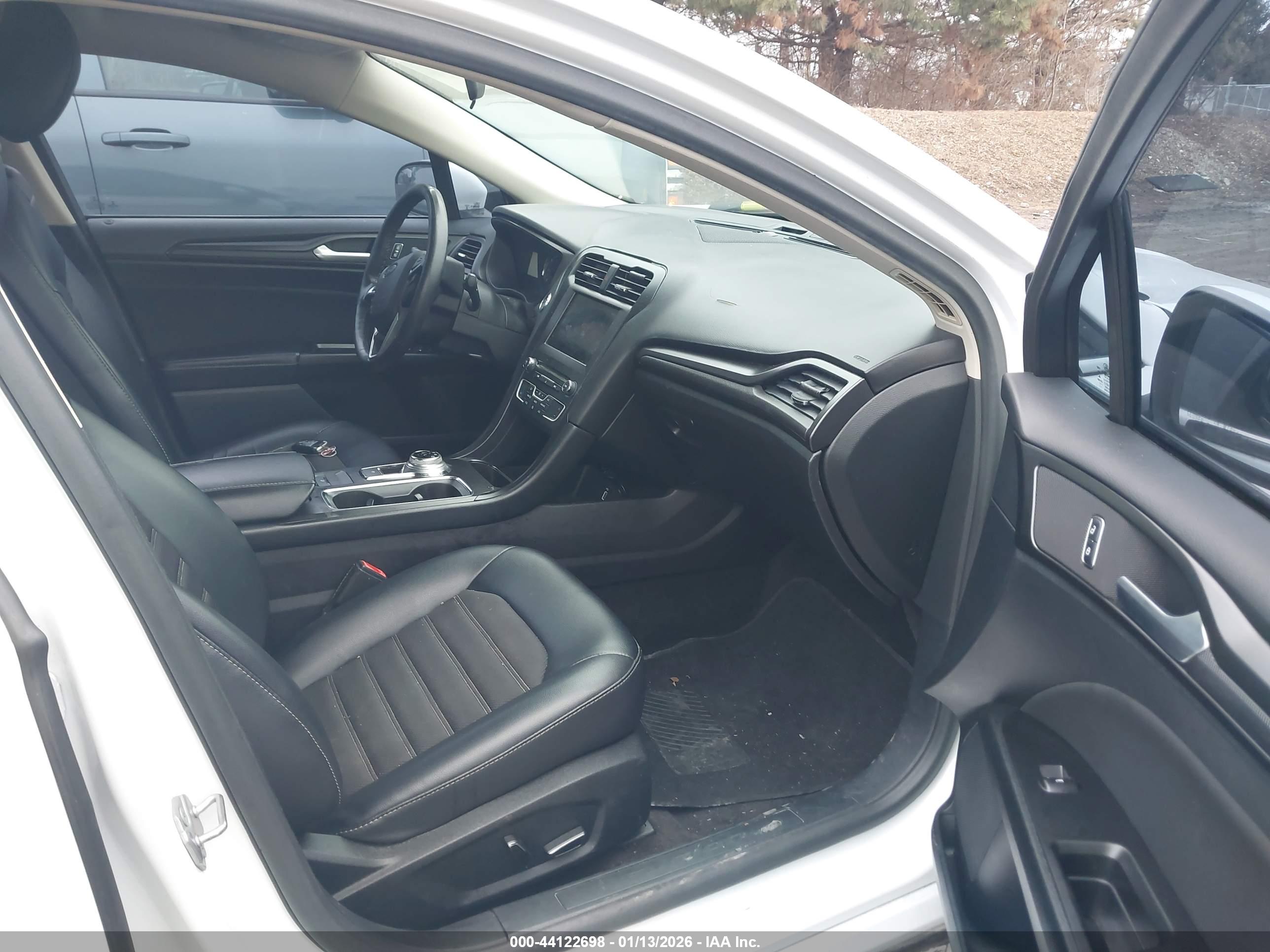 FORD FUSION image 5