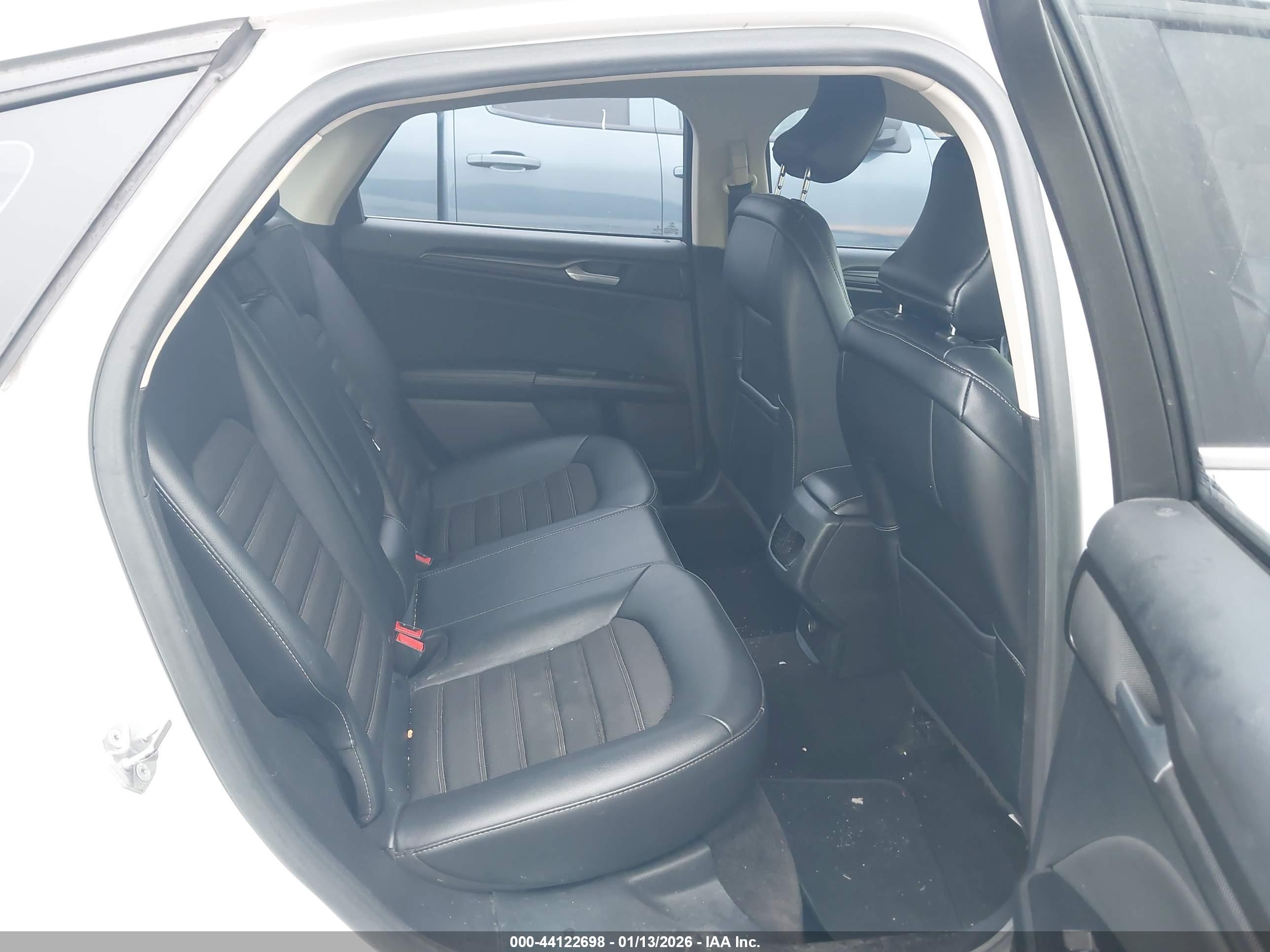 FORD FUSION image 8