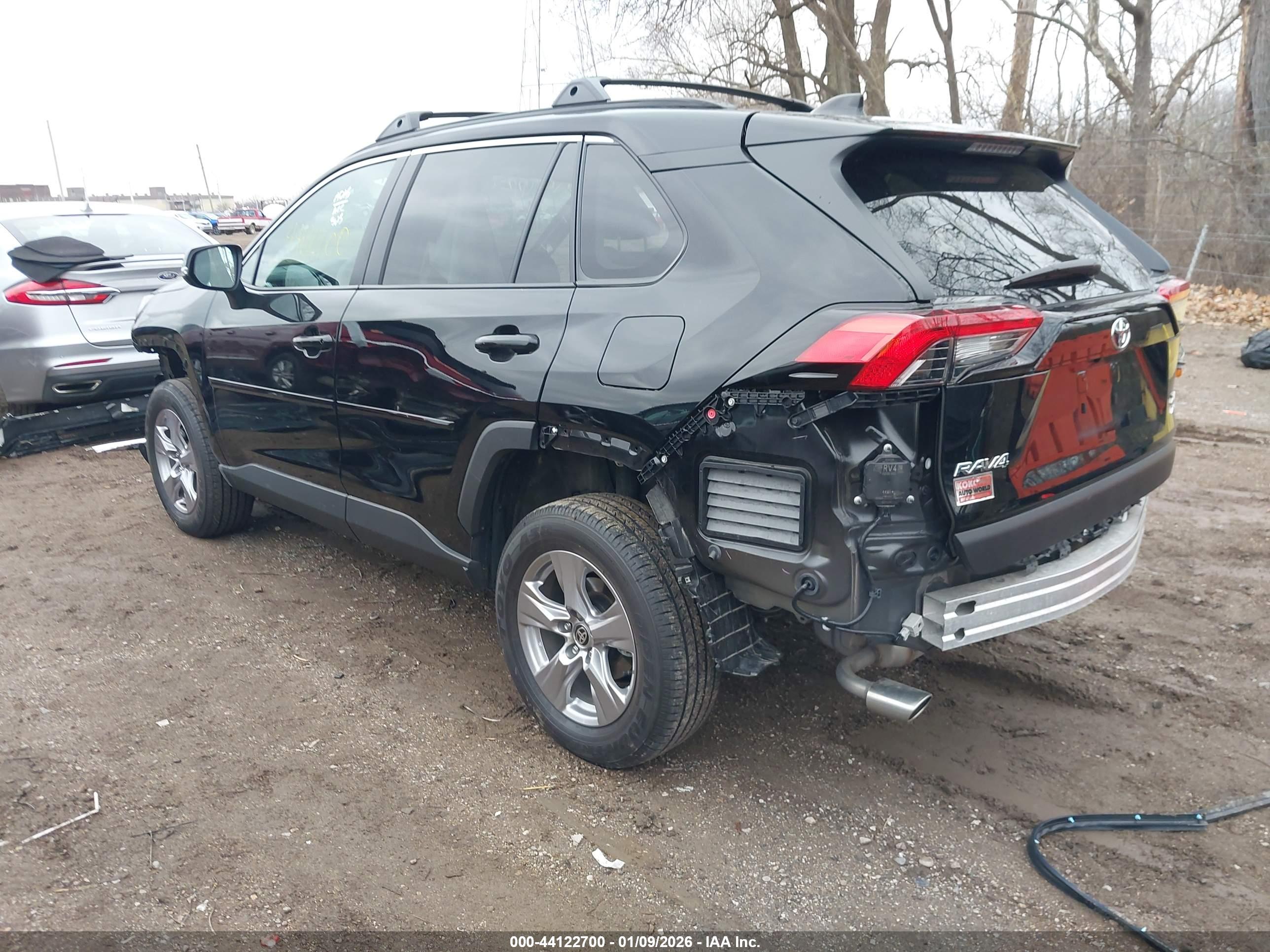 TOYOTA RAV4 image 3