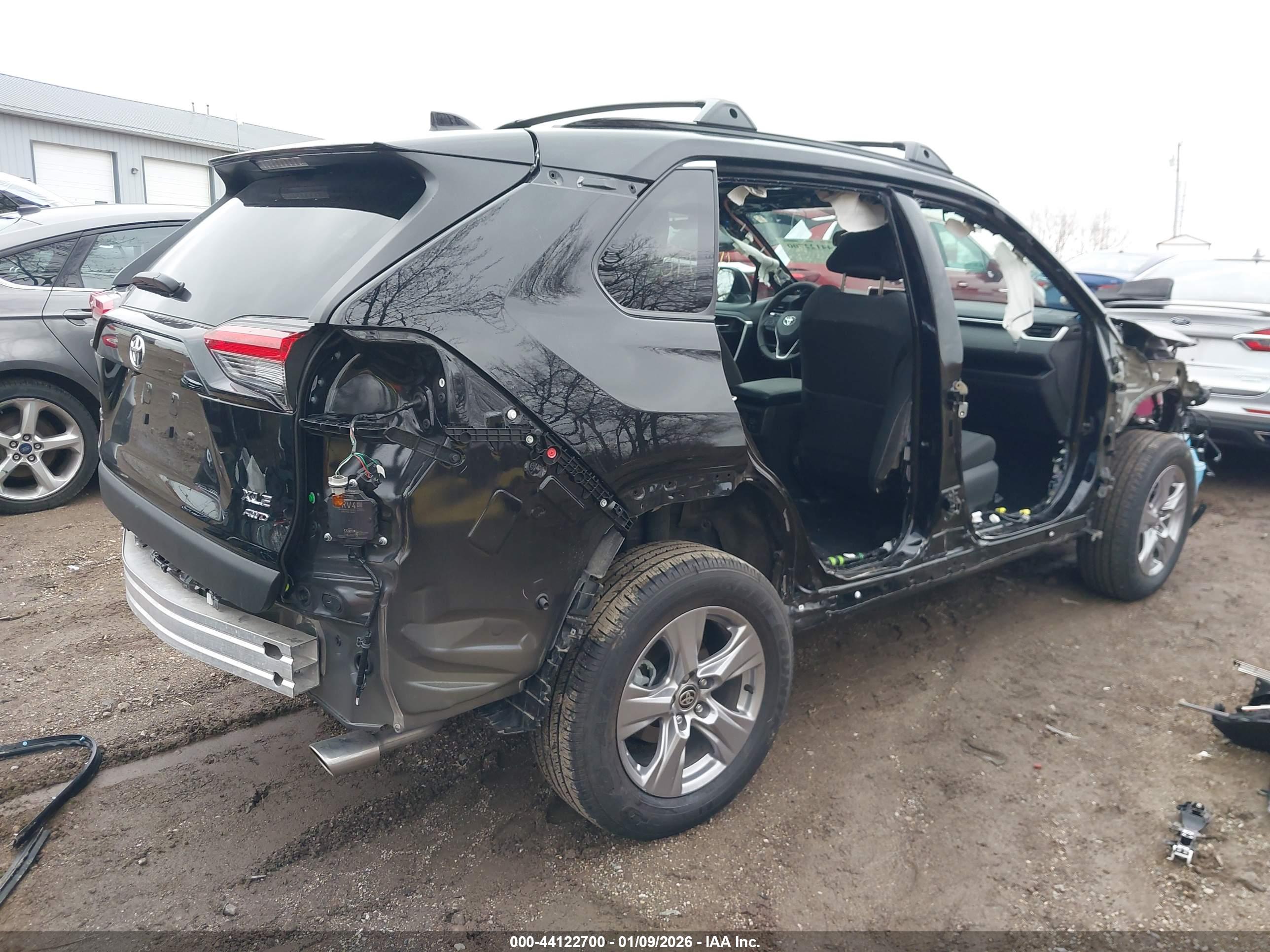 TOYOTA RAV4 image 4