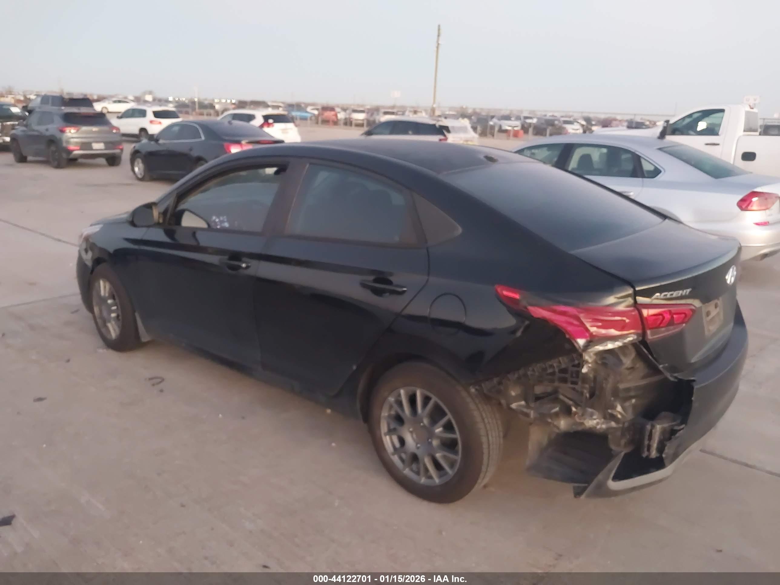 HYUNDAI ACCENT image 3
