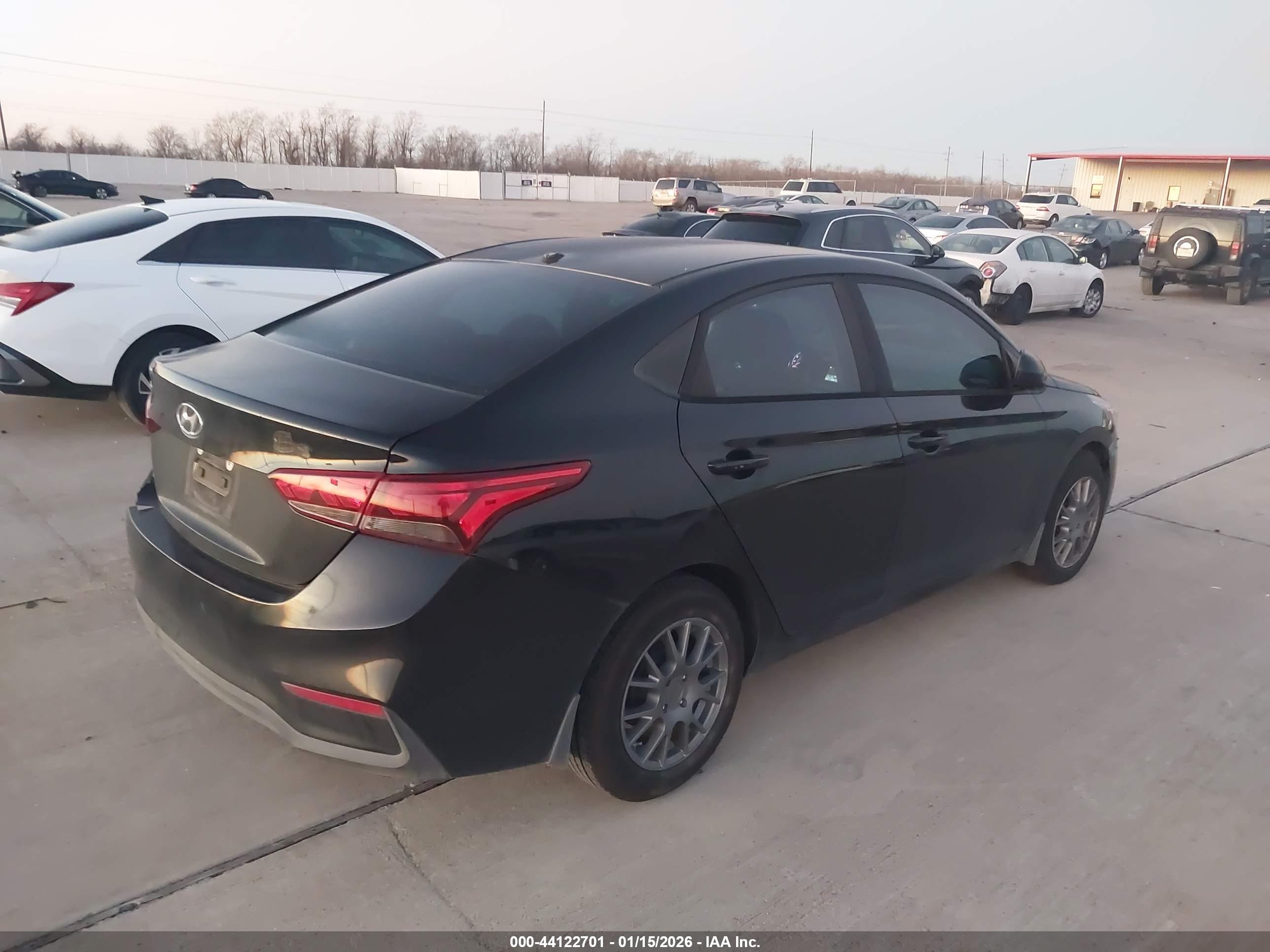 HYUNDAI ACCENT image 4
