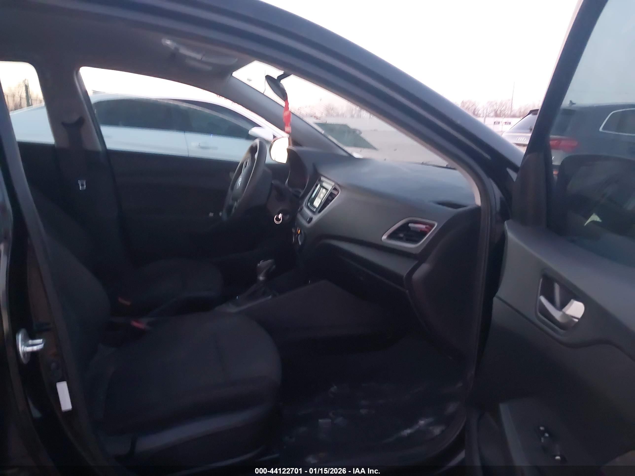 HYUNDAI ACCENT image 5