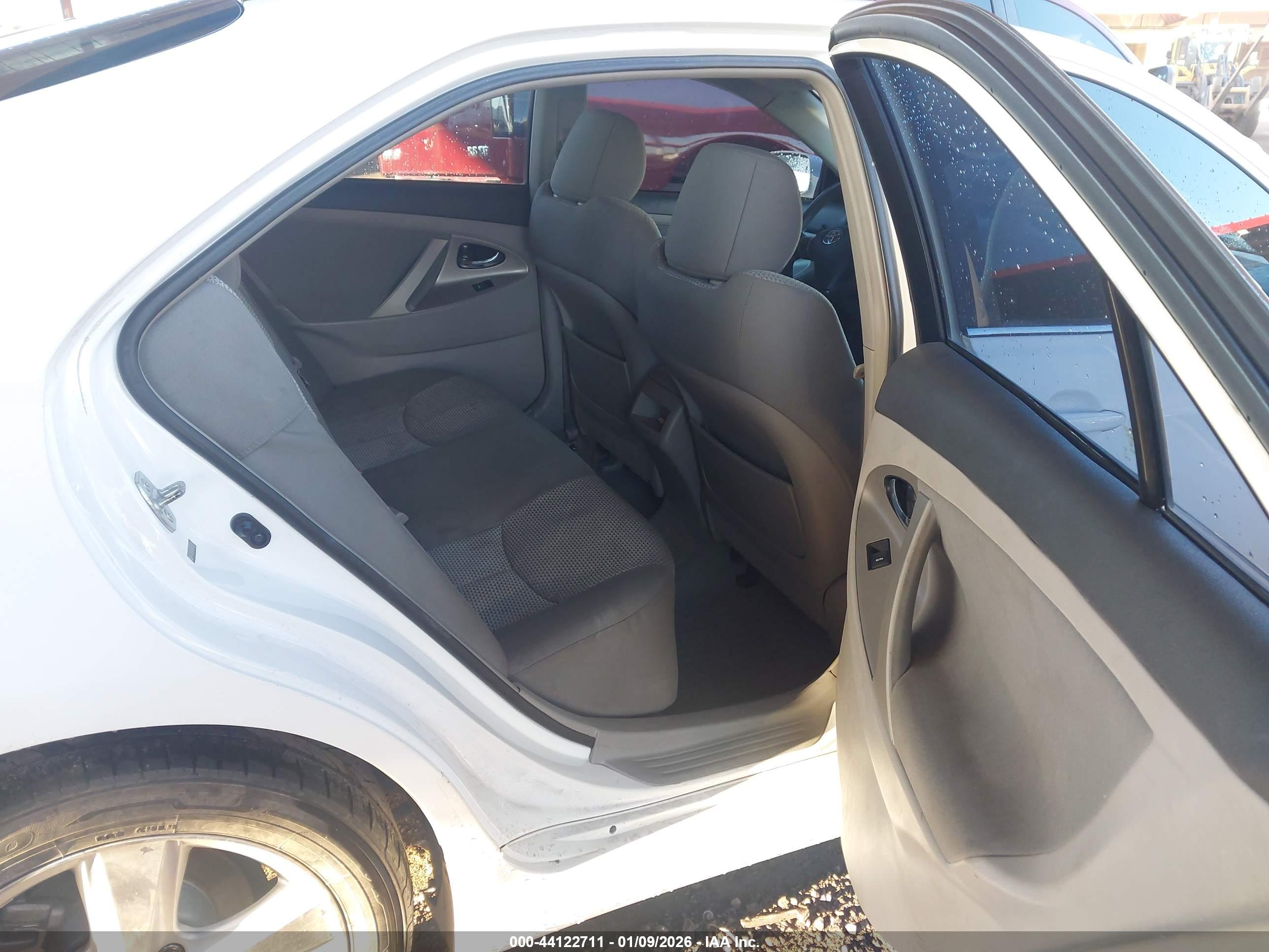 TOYOTA CAMRY image 8