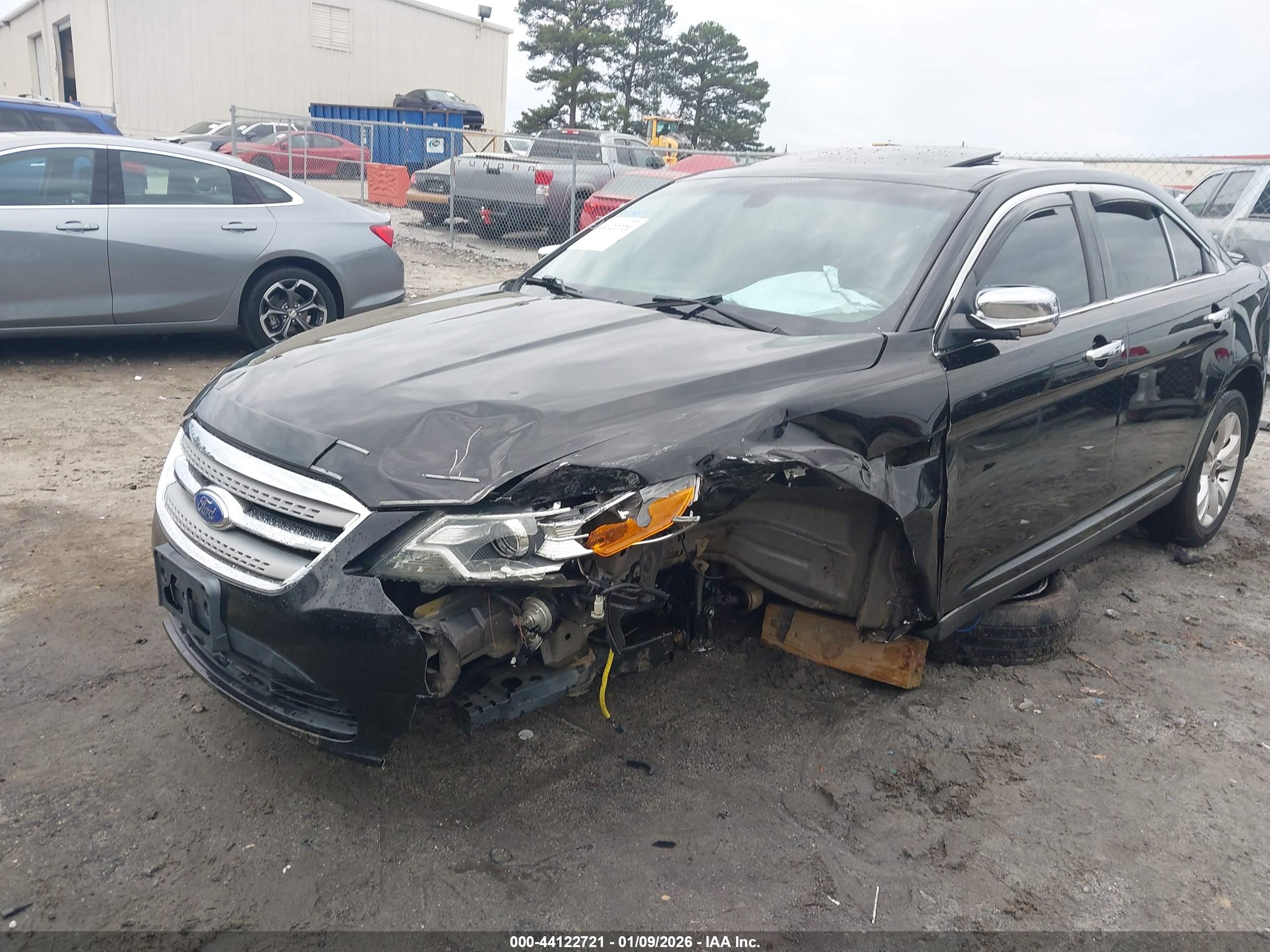 FORD TAURUS image 6