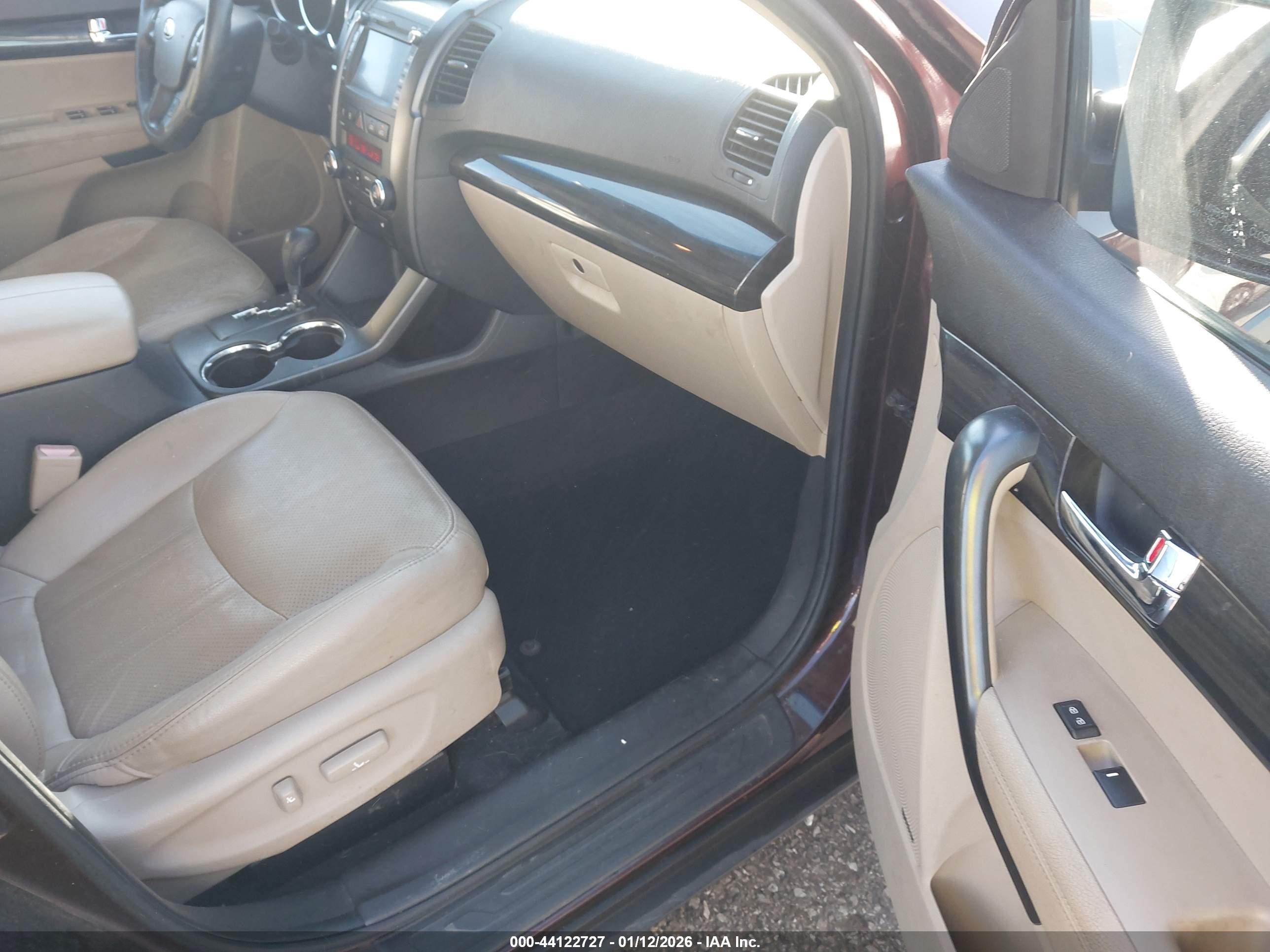KIA SORENTO image 5