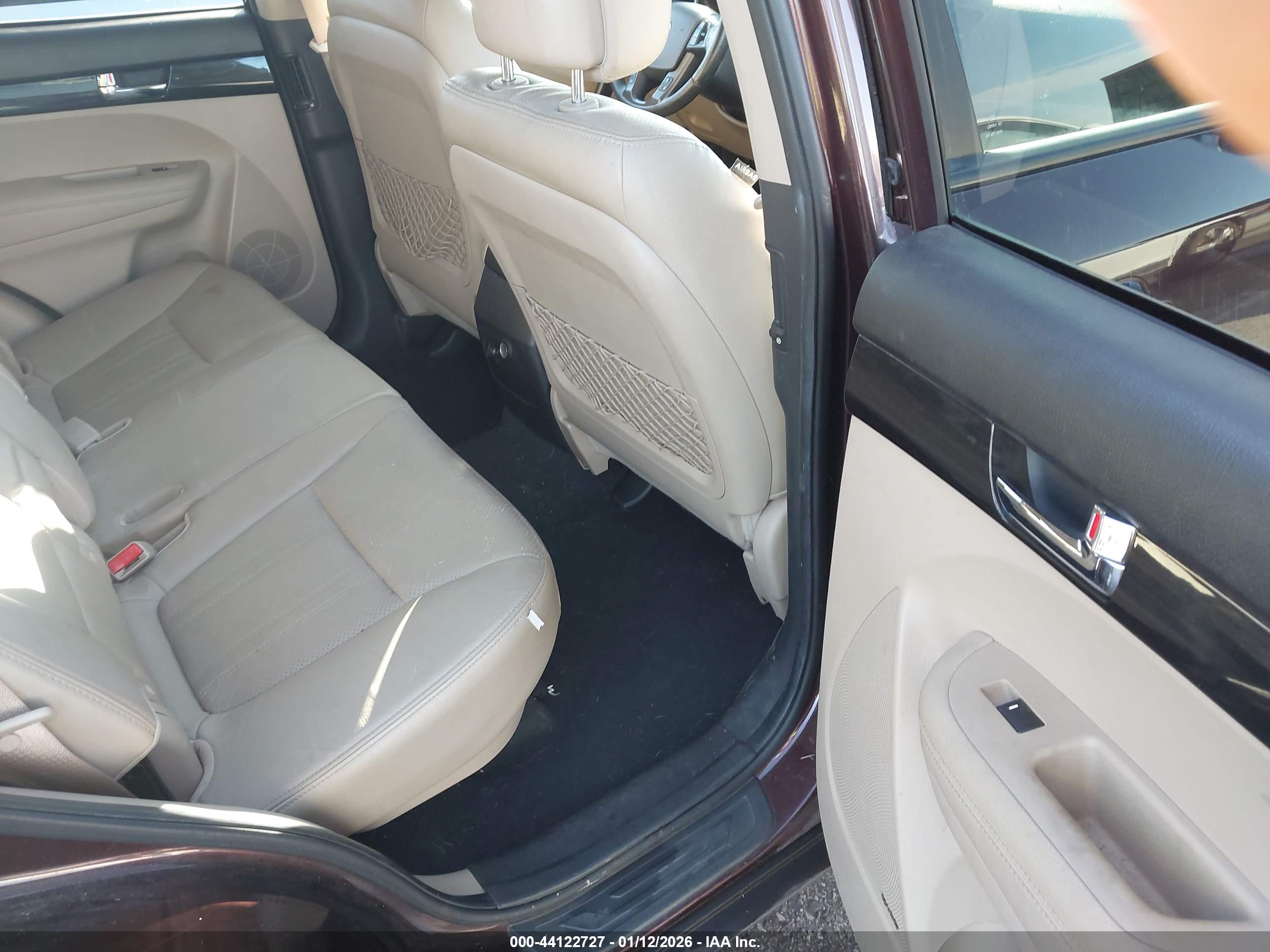 KIA SORENTO image 8