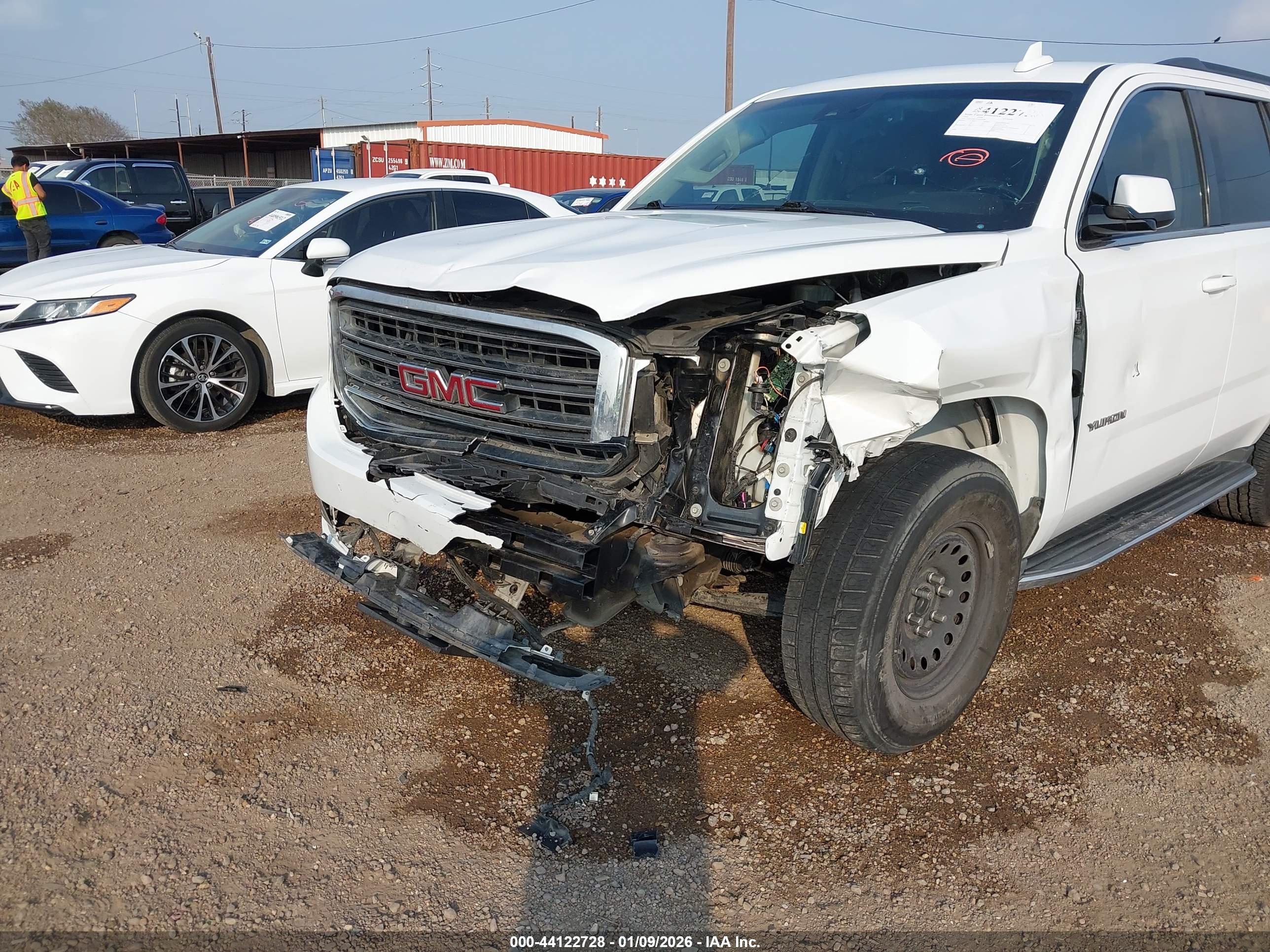 GMC YUKON image 6
