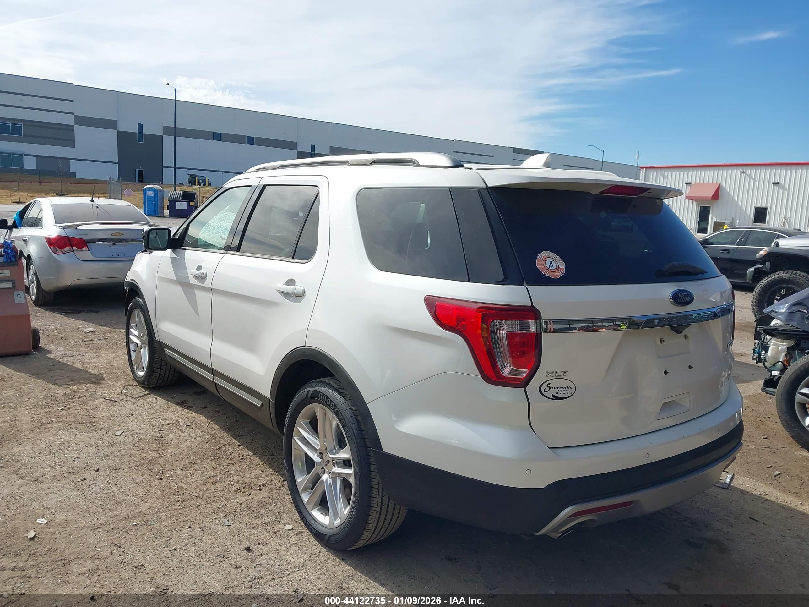 FORD EXPLORER image 3