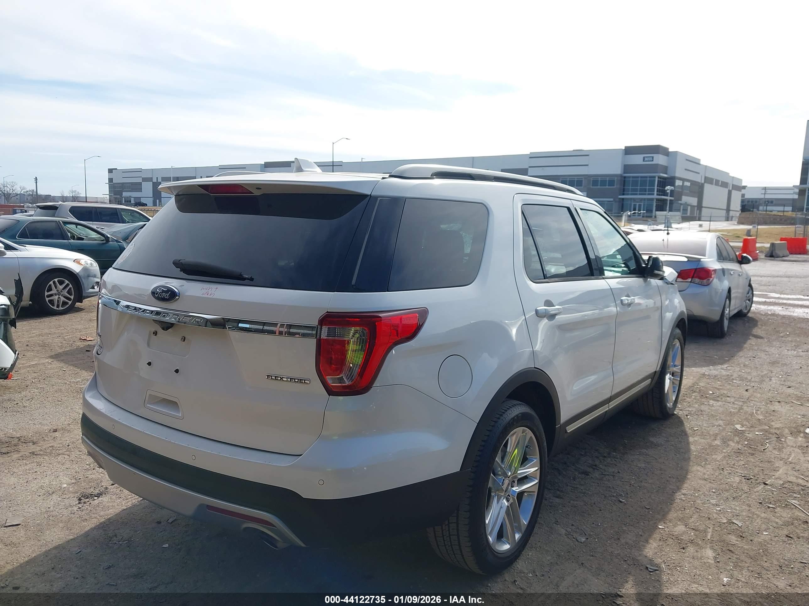FORD EXPLORER image 4