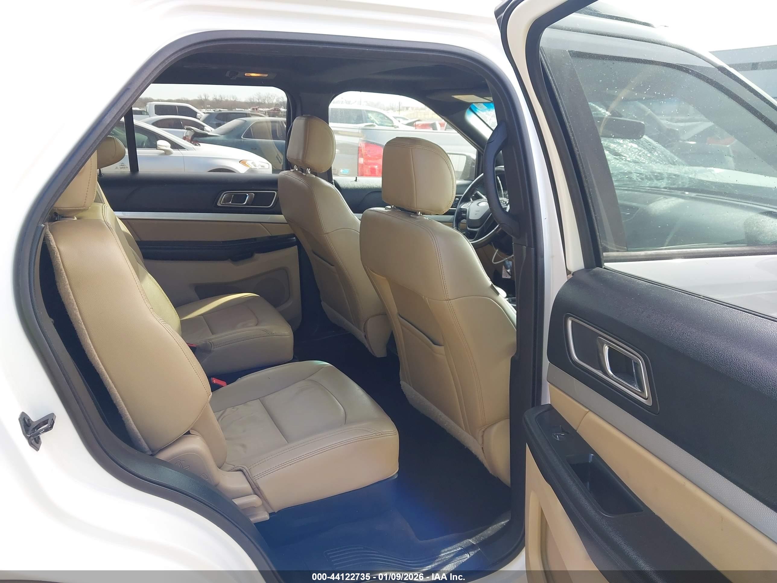 FORD EXPLORER image 8