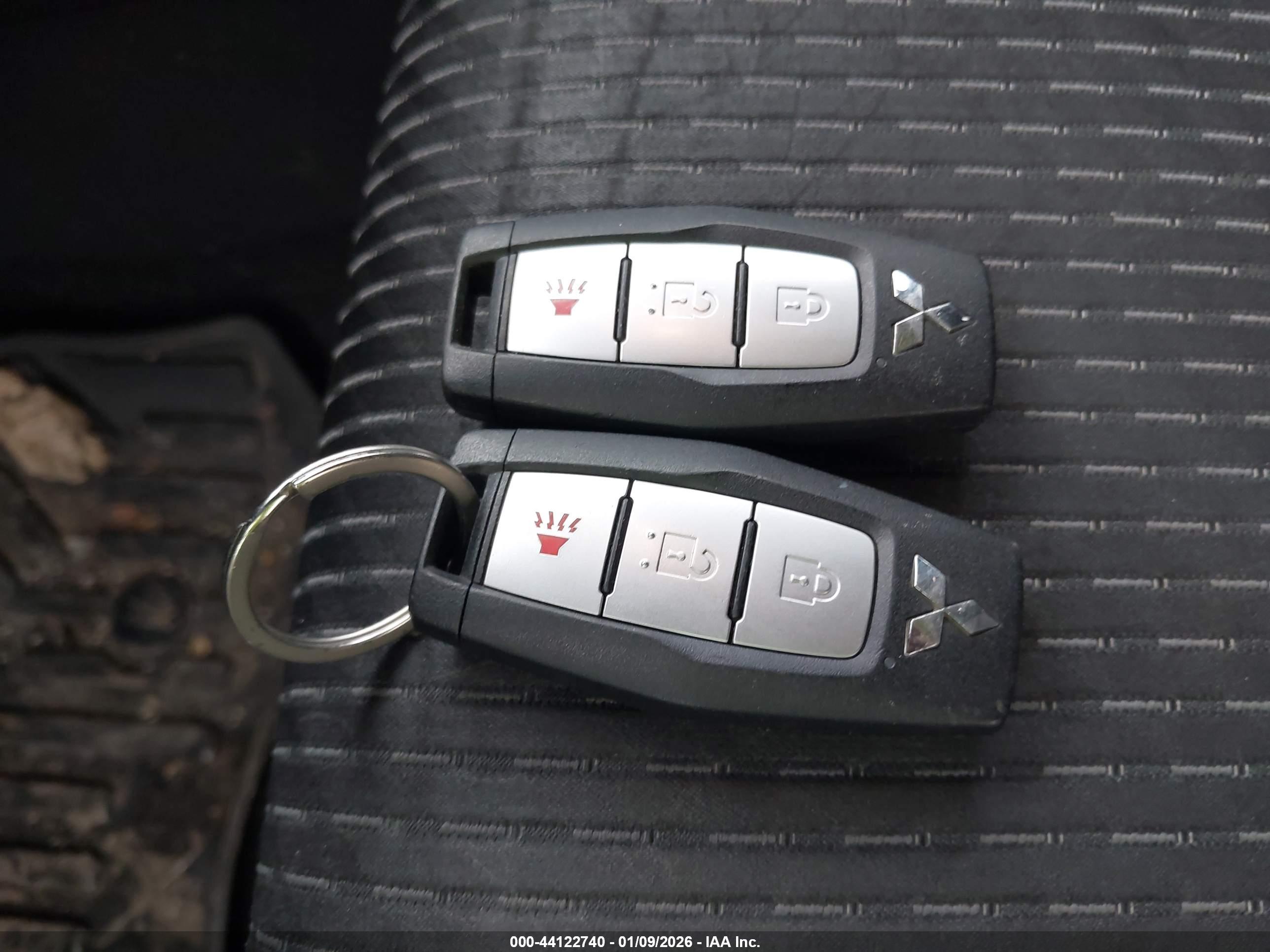 MITSUBISHI OUTLANDER image 11