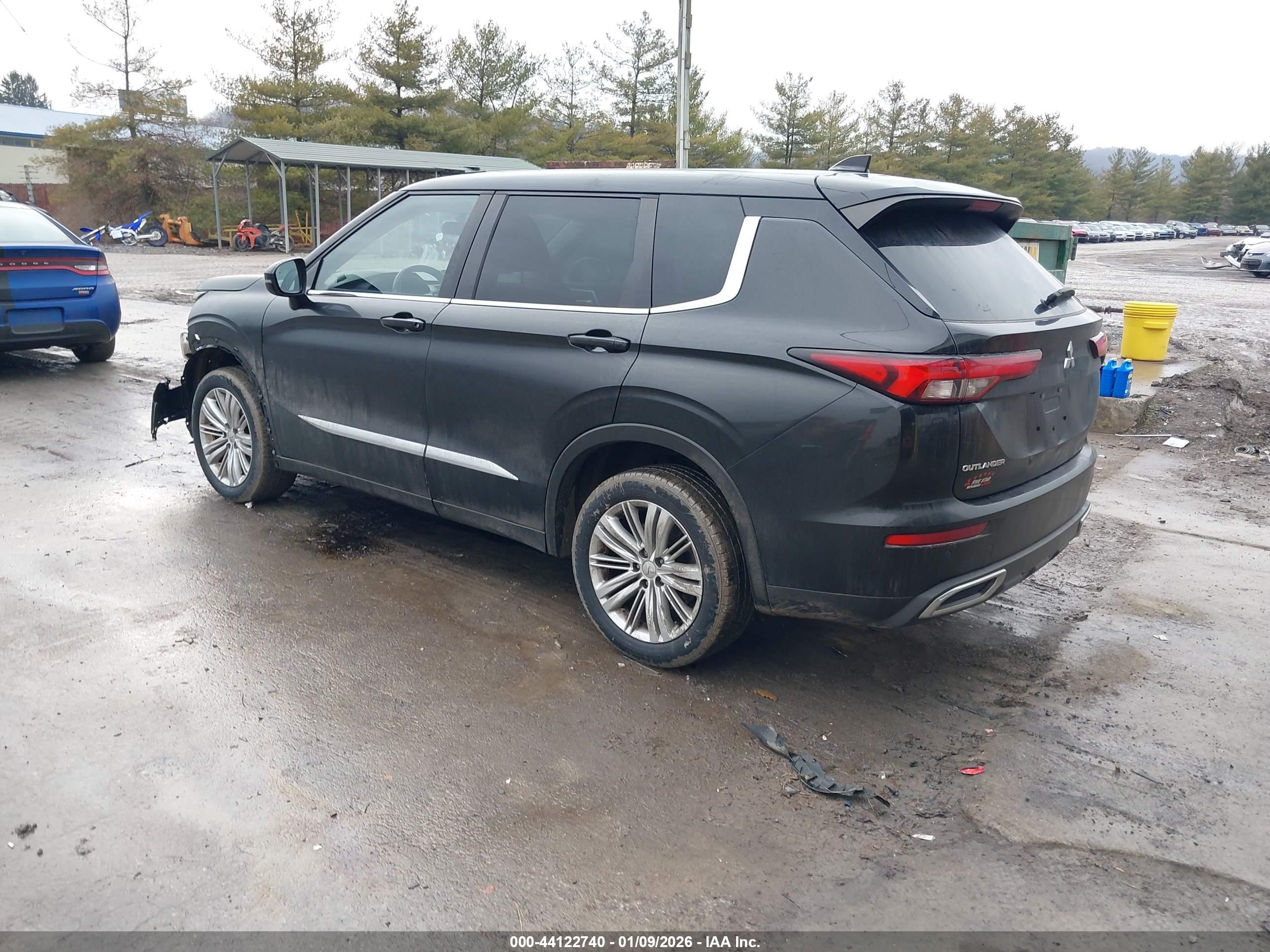 MITSUBISHI OUTLANDER image 3