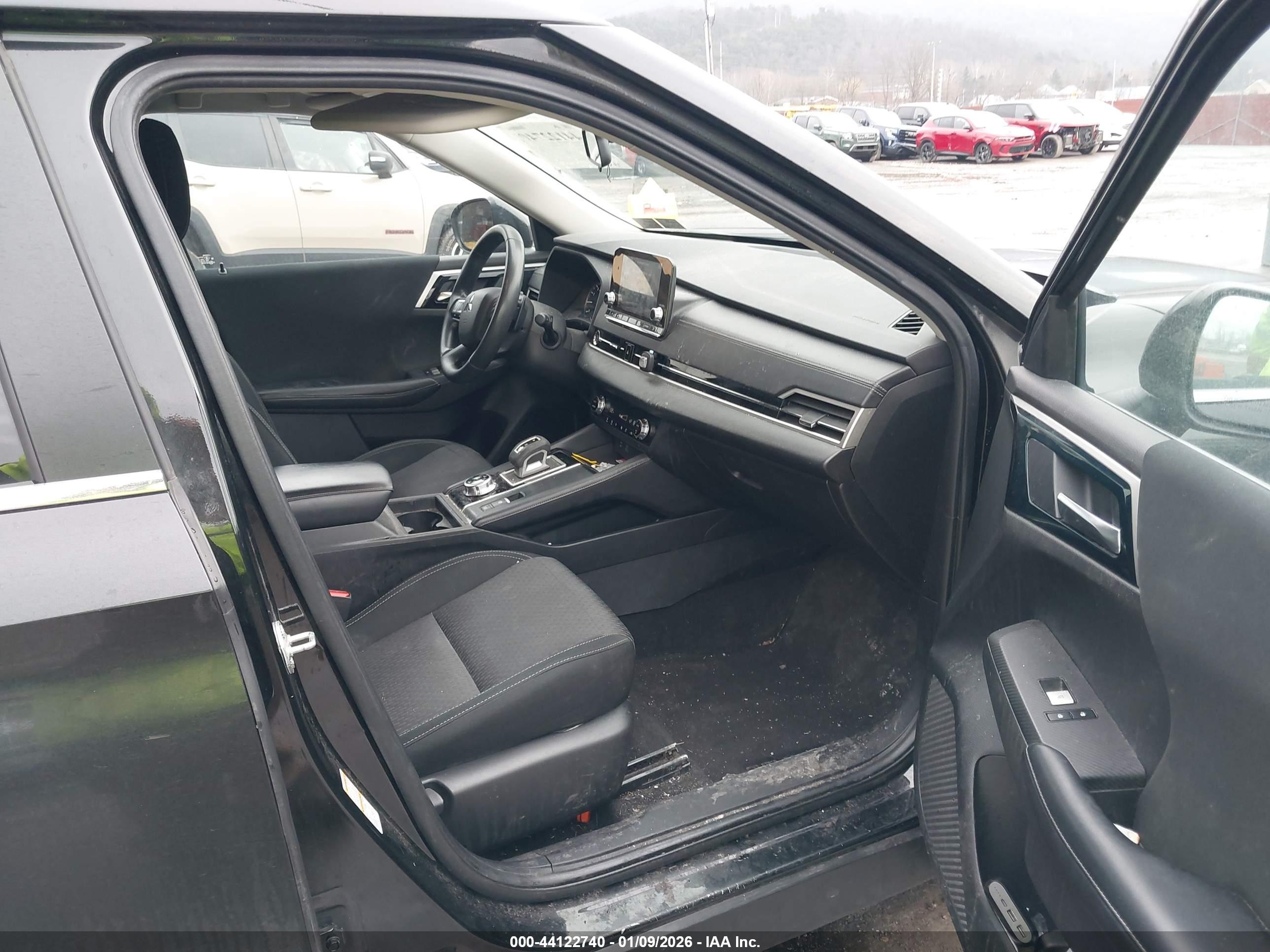 MITSUBISHI OUTLANDER image 5