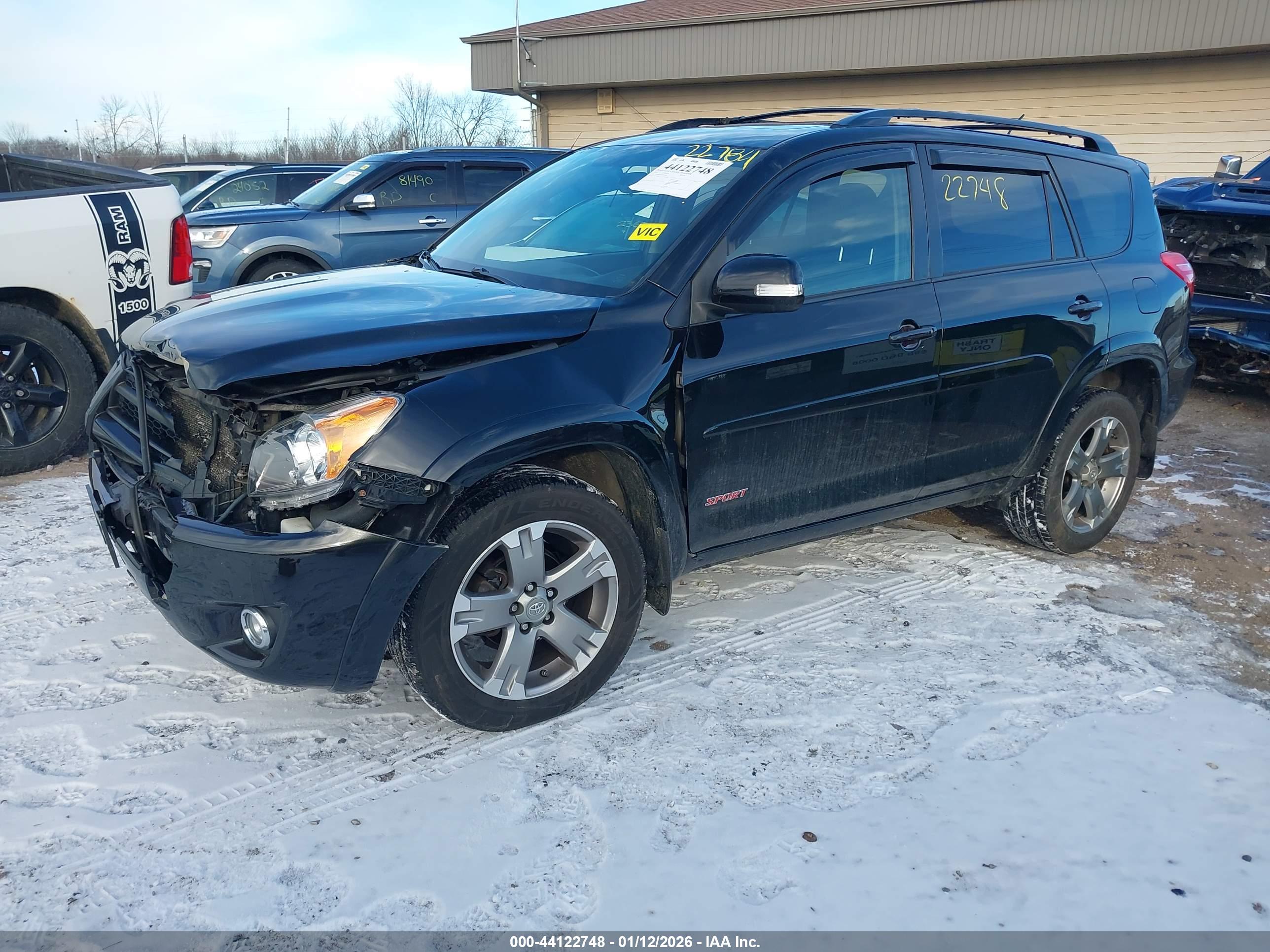 TOYOTA RAV4 image 2