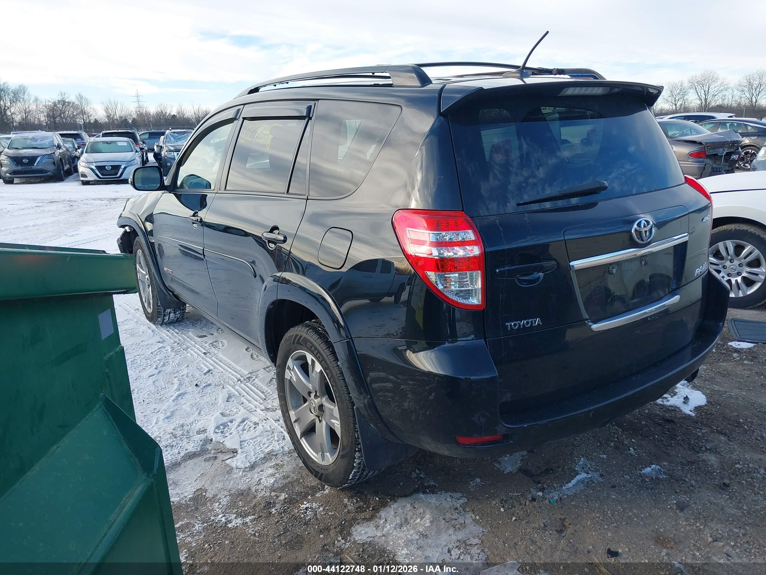 TOYOTA RAV4 image 3