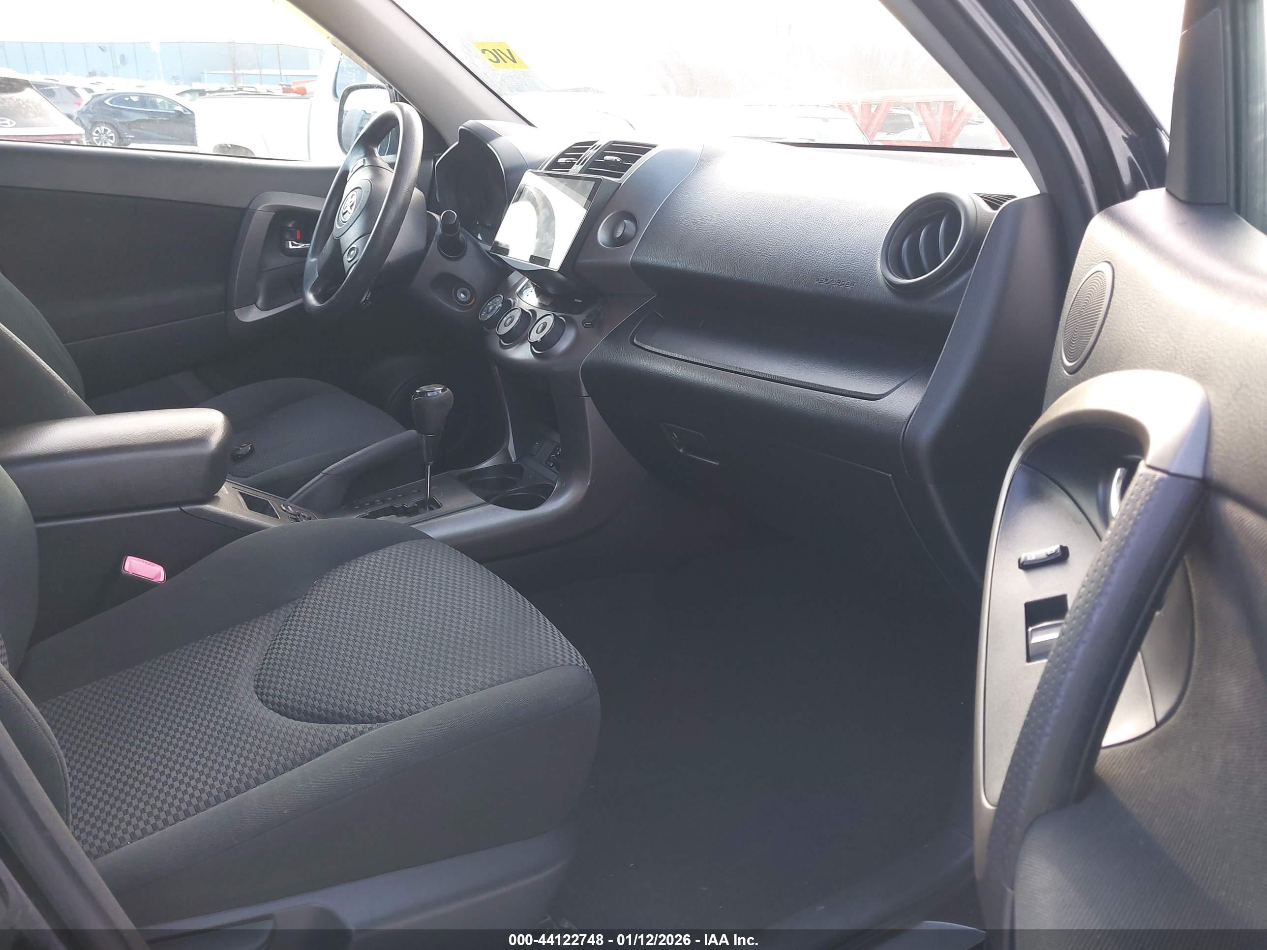 TOYOTA RAV4 image 5