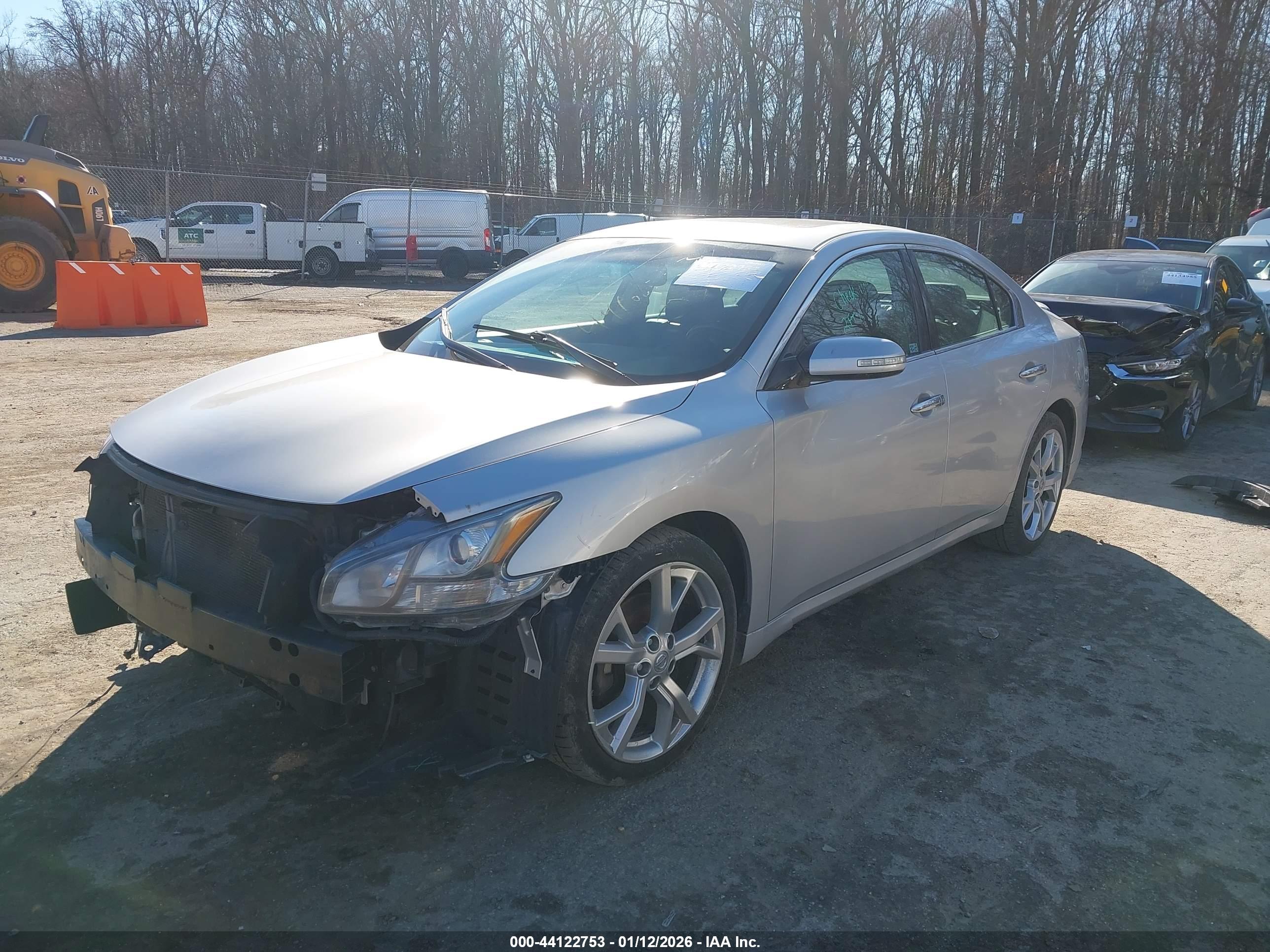 NISSAN MAXIMA image 2