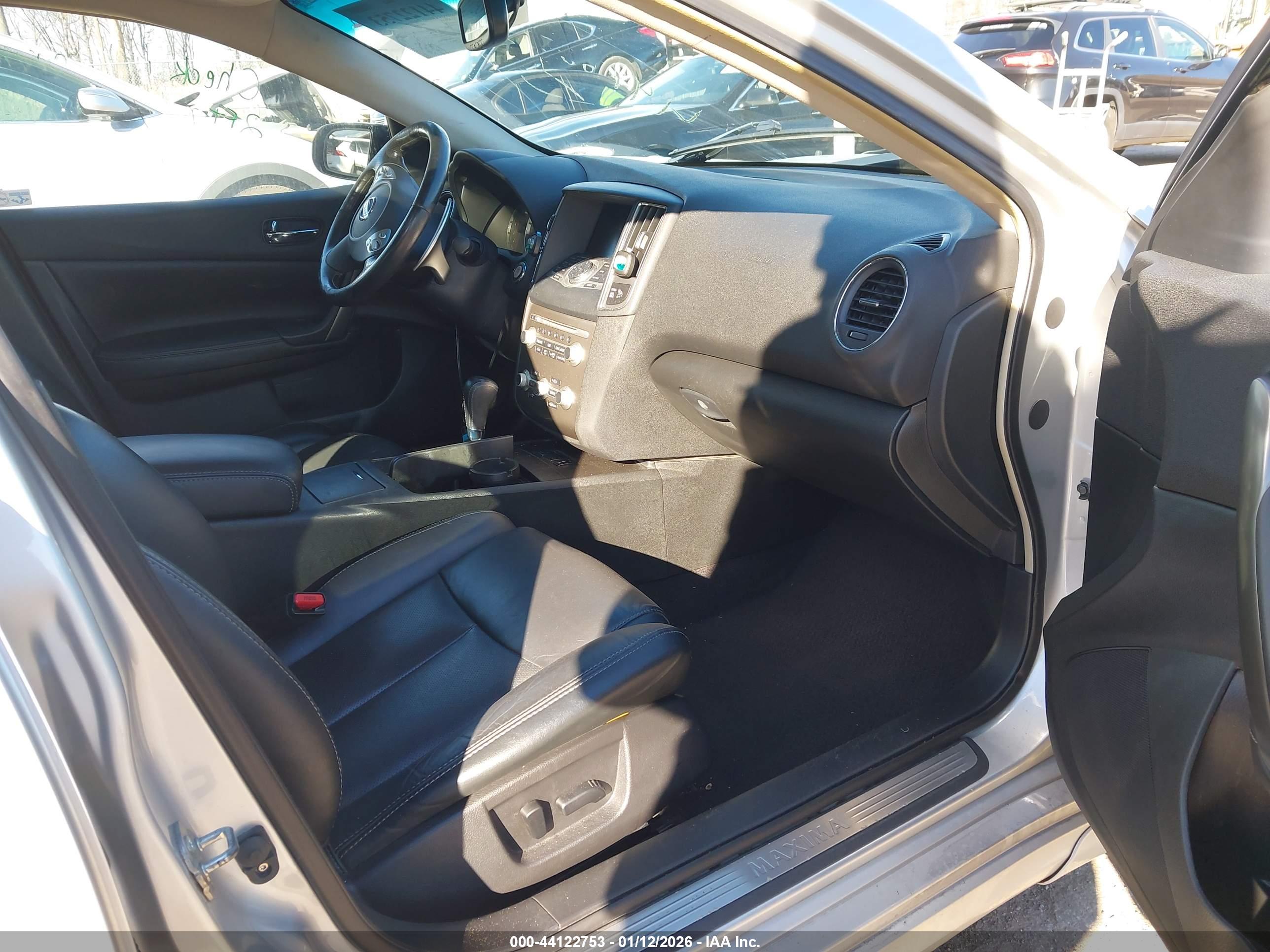 NISSAN MAXIMA image 5