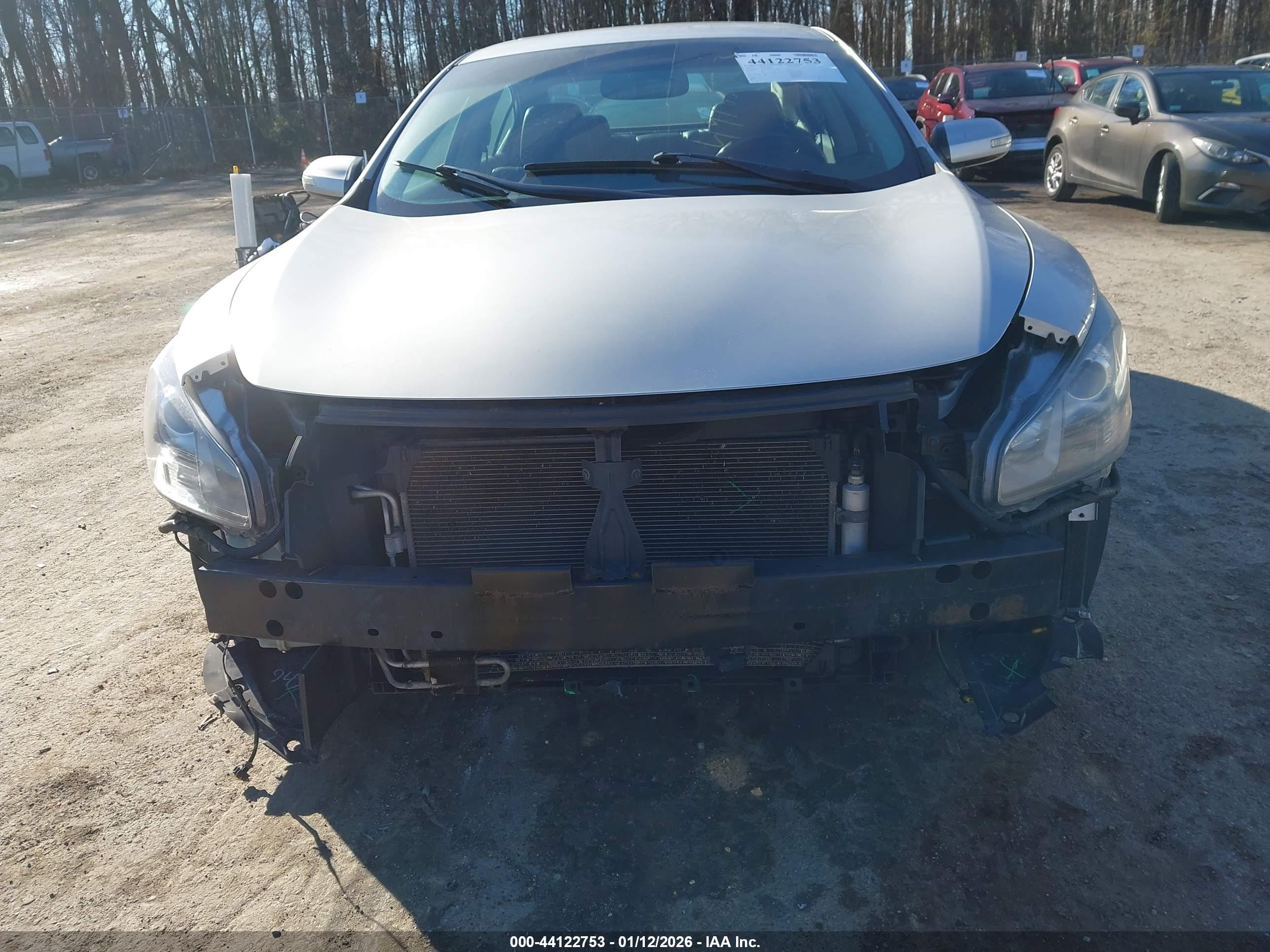 NISSAN MAXIMA image 6