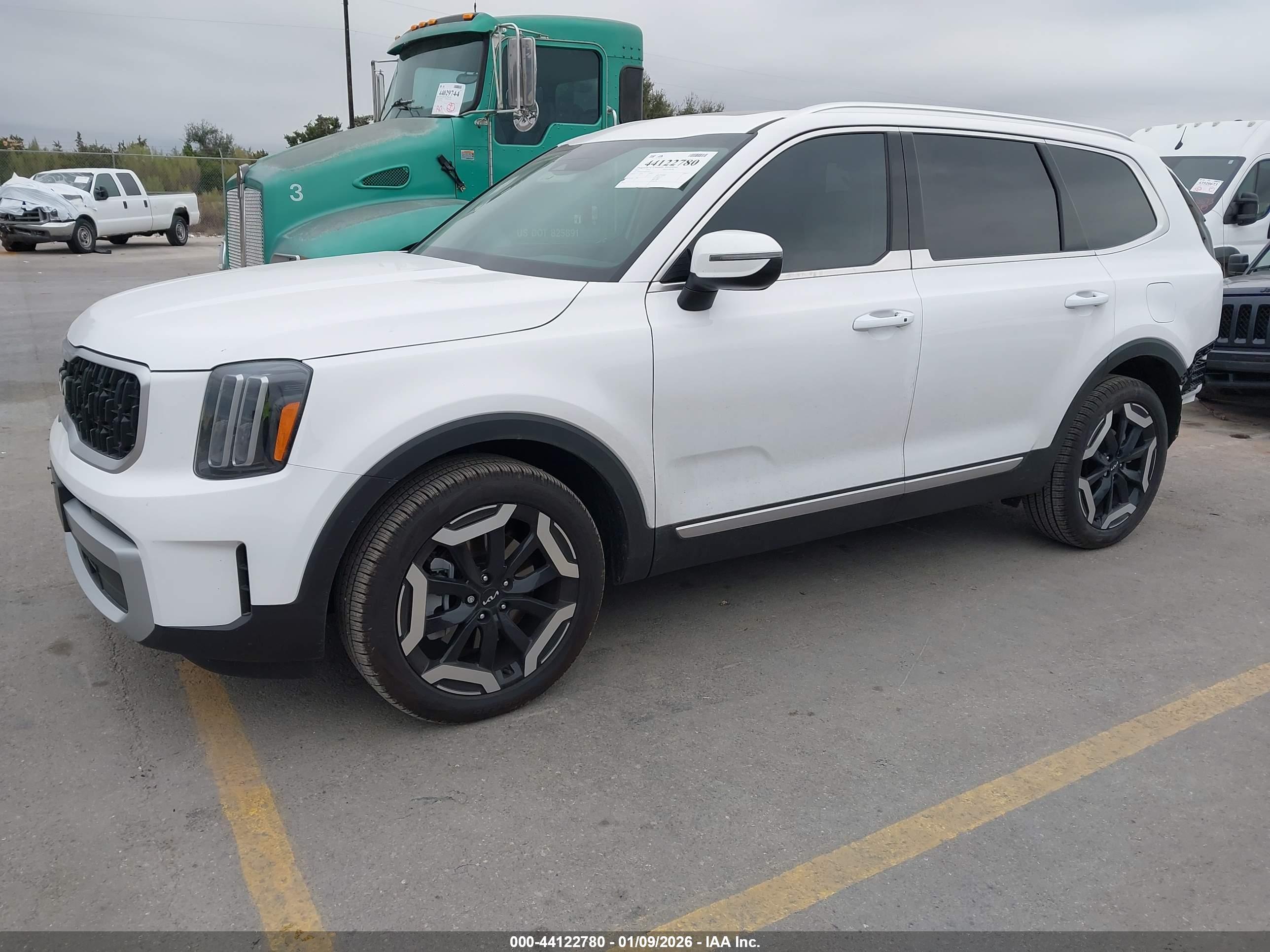 KIA TELLURIDE image 2